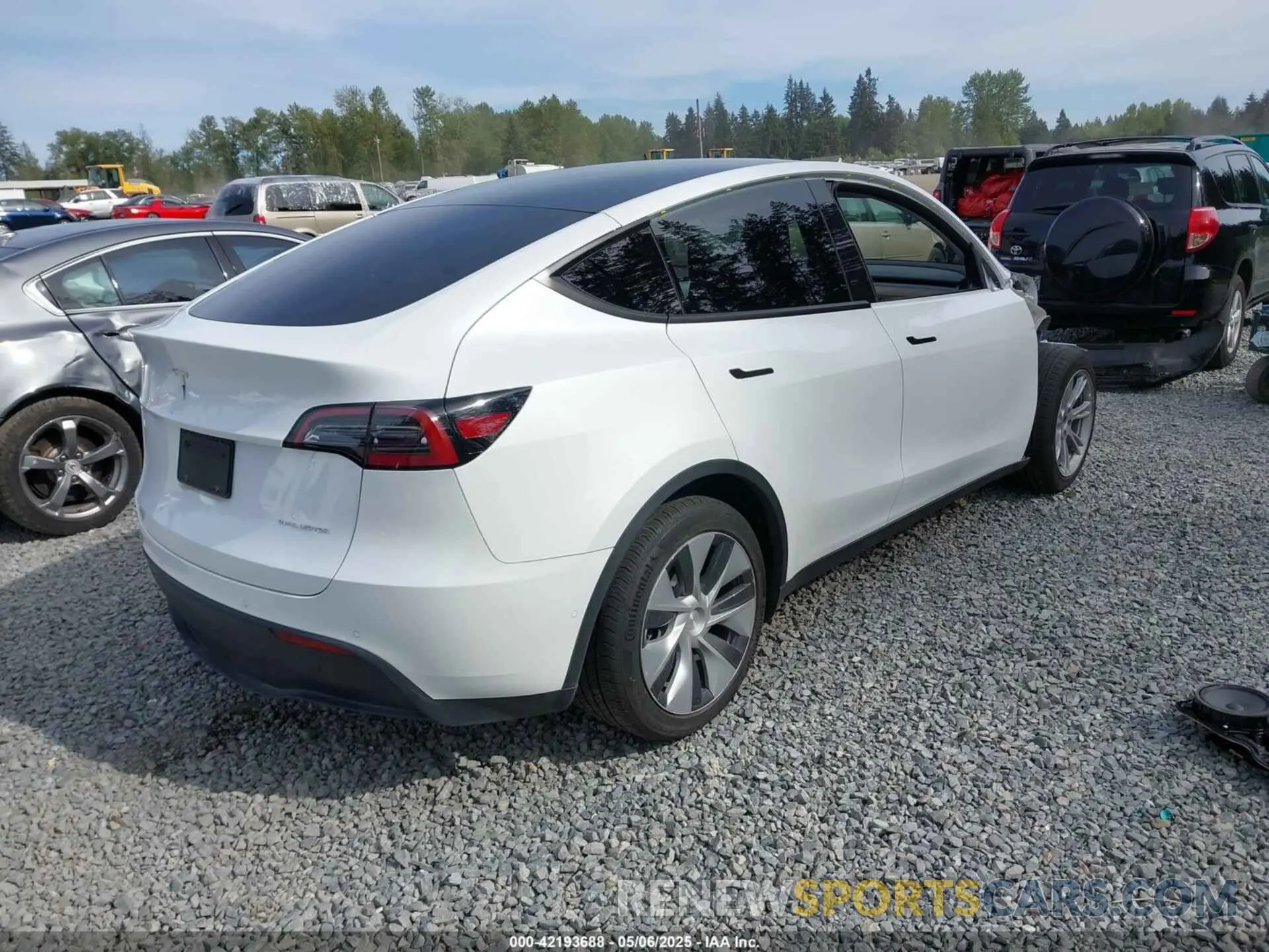 4 Photograph of a damaged car 7SAYGDEE3NF513510 TESLA MODEL Y 2022