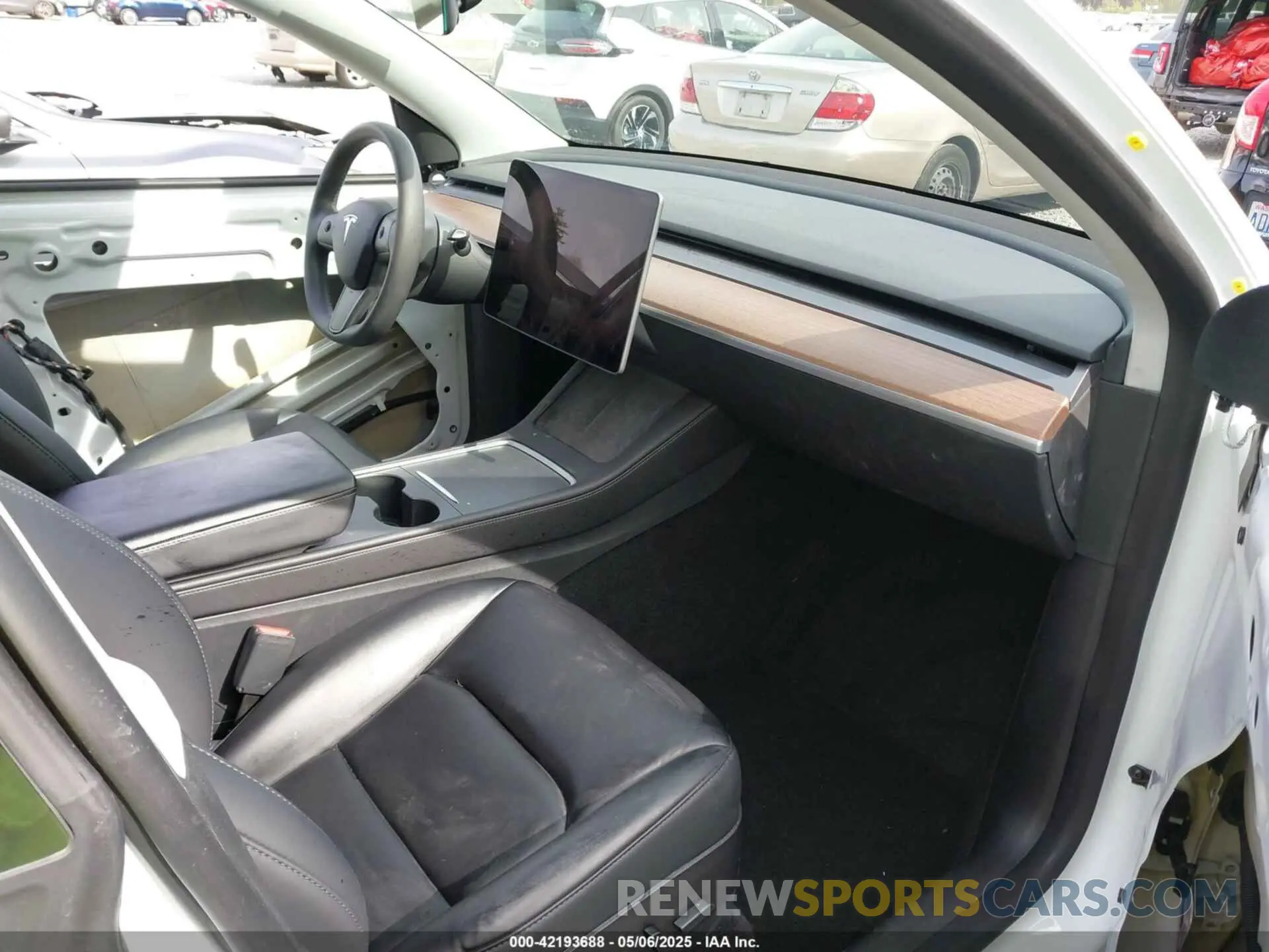 5 Photograph of a damaged car 7SAYGDEE3NF513510 TESLA MODEL Y 2022