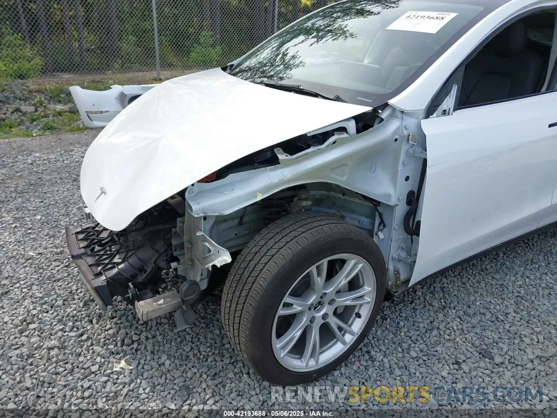 6 Photograph of a damaged car 7SAYGDEE3NF513510 TESLA MODEL Y 2022