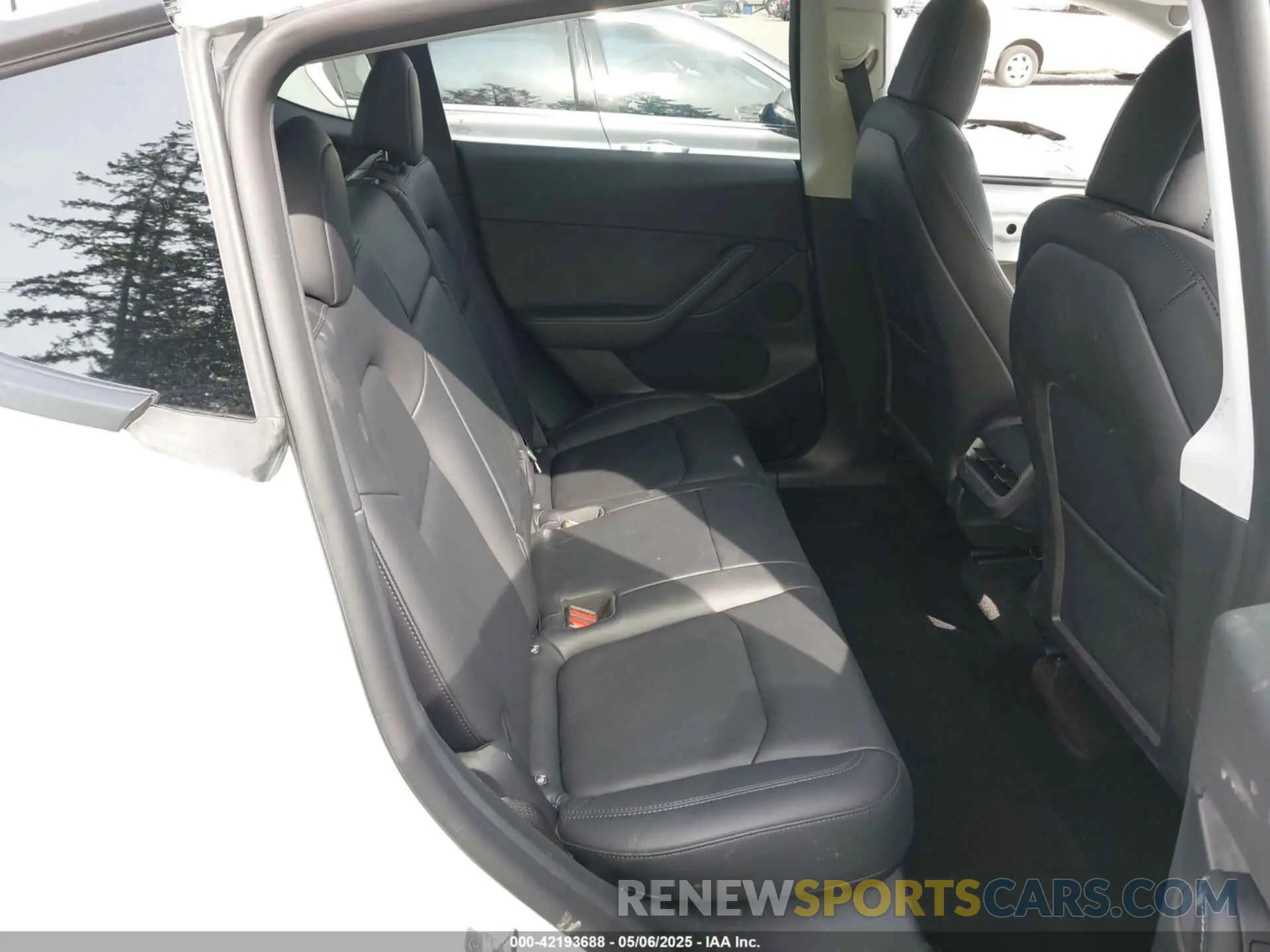 8 Photograph of a damaged car 7SAYGDEE3NF513510 TESLA MODEL Y 2022
