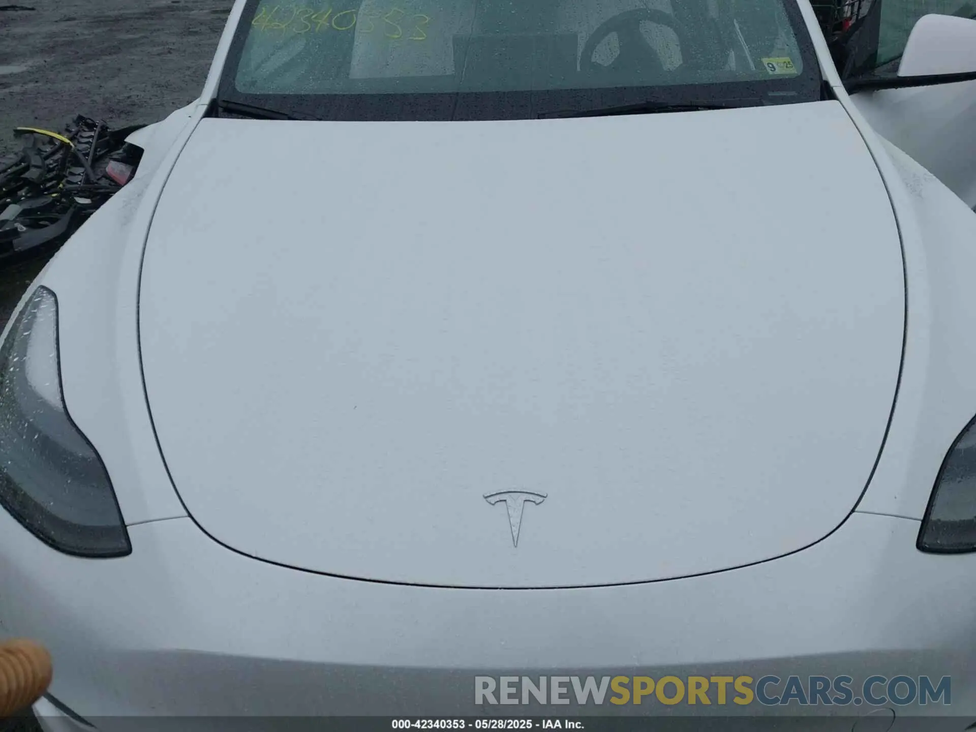 10 Photograph of a damaged car 7SAYGDEE3NF524295 TESLA MODEL Y 2022