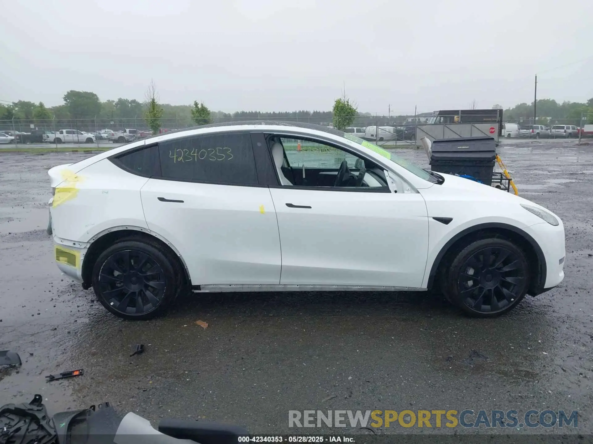 14 Photograph of a damaged car 7SAYGDEE3NF524295 TESLA MODEL Y 2022