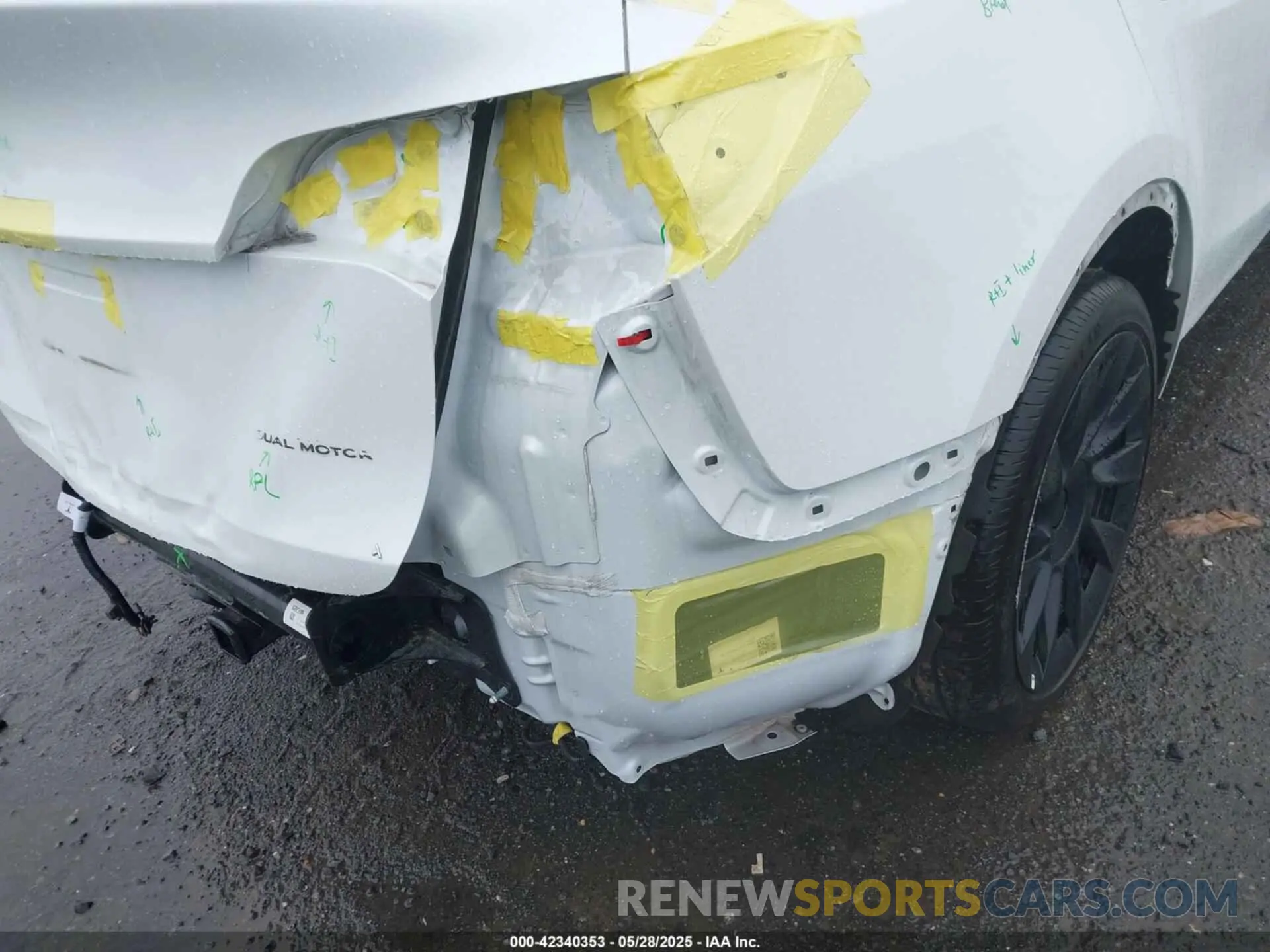 23 Photograph of a damaged car 7SAYGDEE3NF524295 TESLA MODEL Y 2022