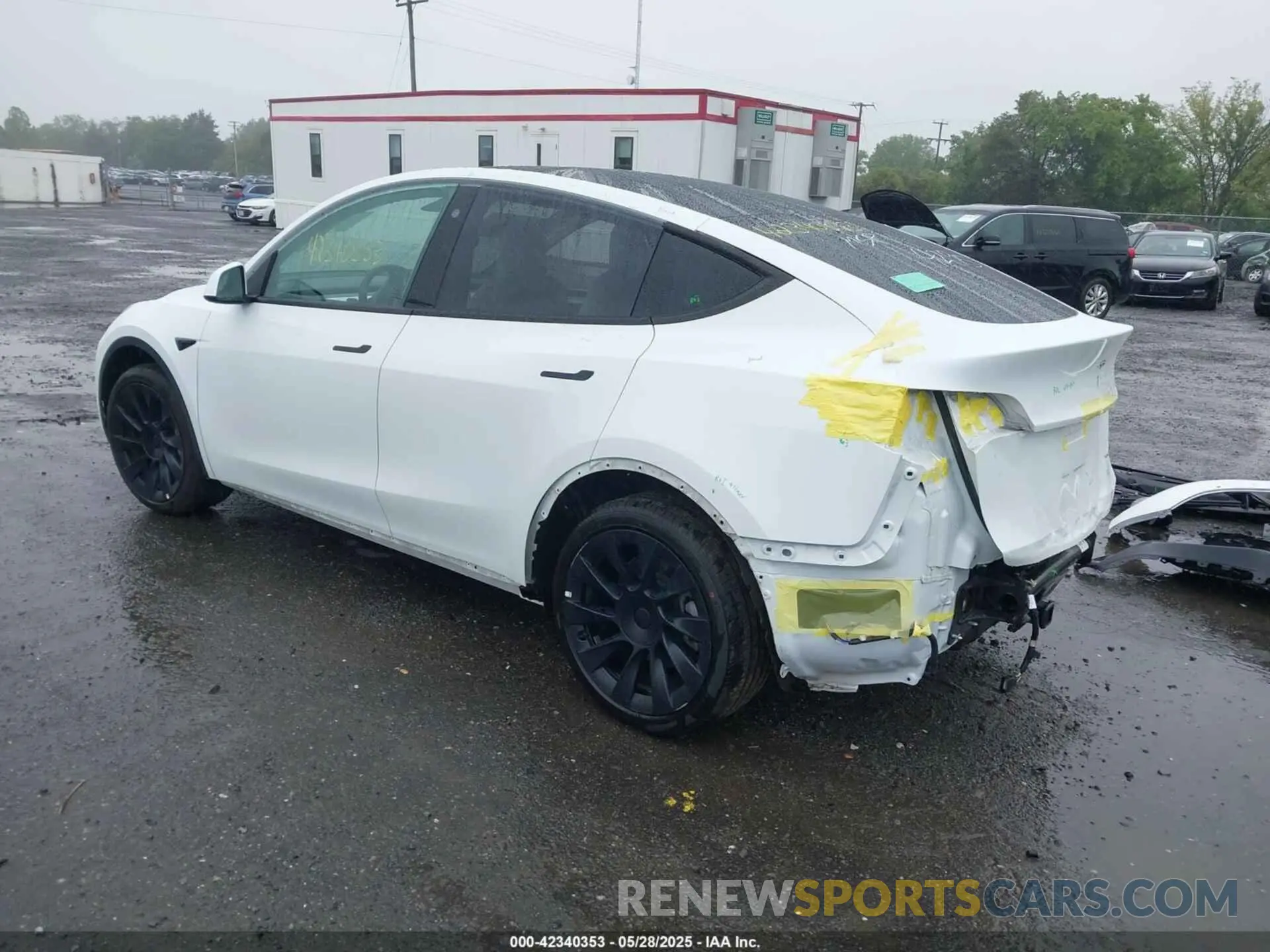 3 Photograph of a damaged car 7SAYGDEE3NF524295 TESLA MODEL Y 2022