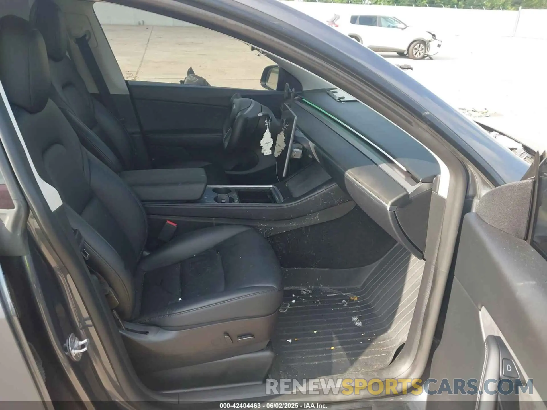5 Photograph of a damaged car 7SAYGDEE3NF565428 TESLA MODEL Y 2022