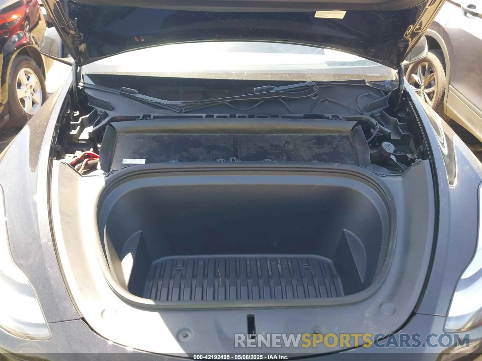10 Photograph of a damaged car 7SAYGDEE4NA006645 TESLA MODEL Y 2022