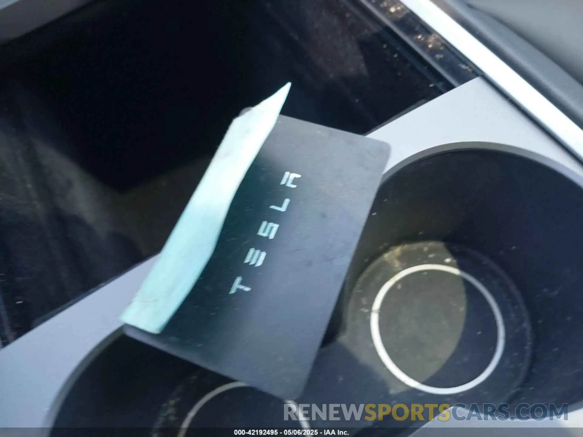 11 Photograph of a damaged car 7SAYGDEE4NA006645 TESLA MODEL Y 2022