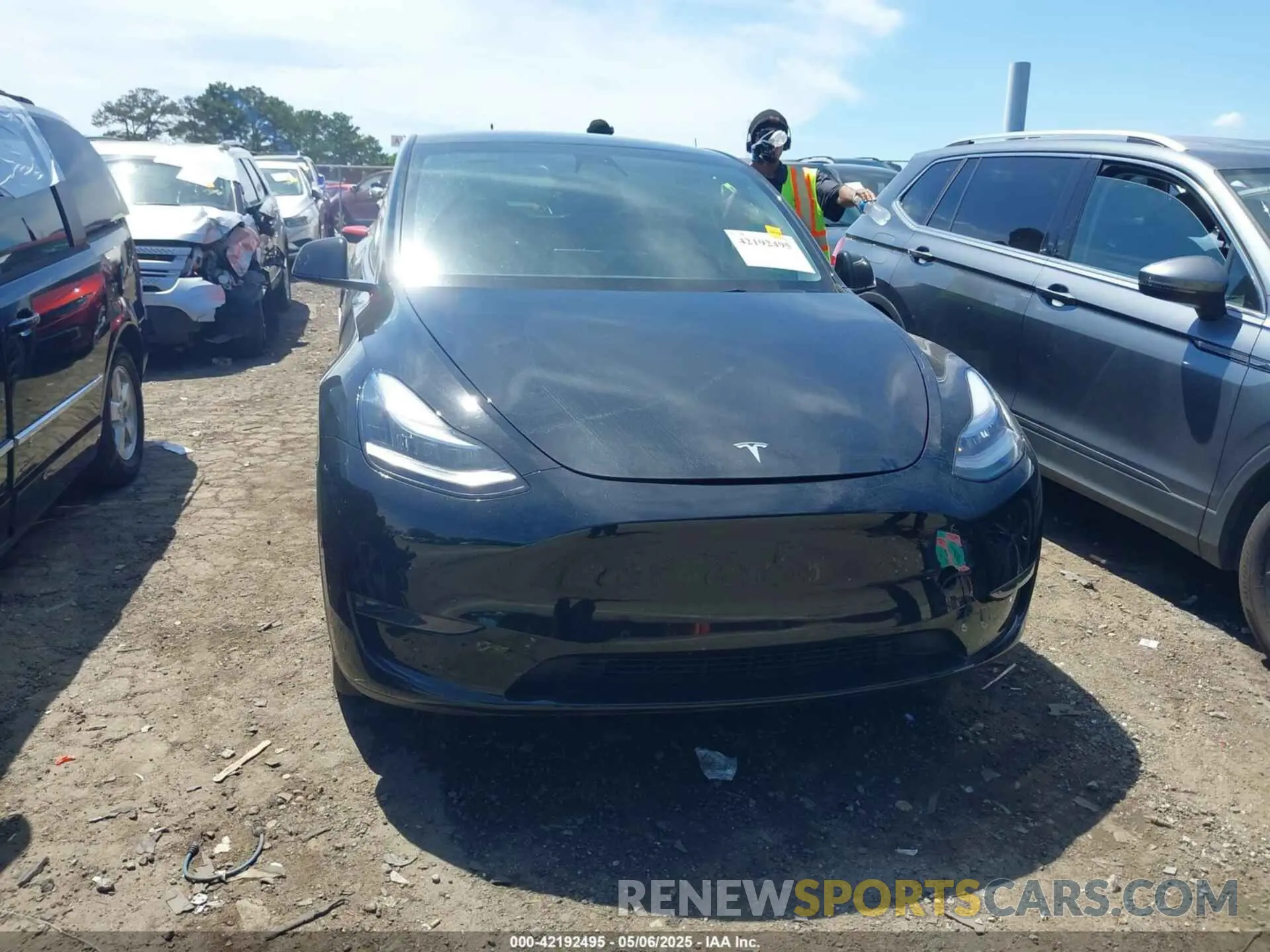12 Photograph of a damaged car 7SAYGDEE4NA006645 TESLA MODEL Y 2022