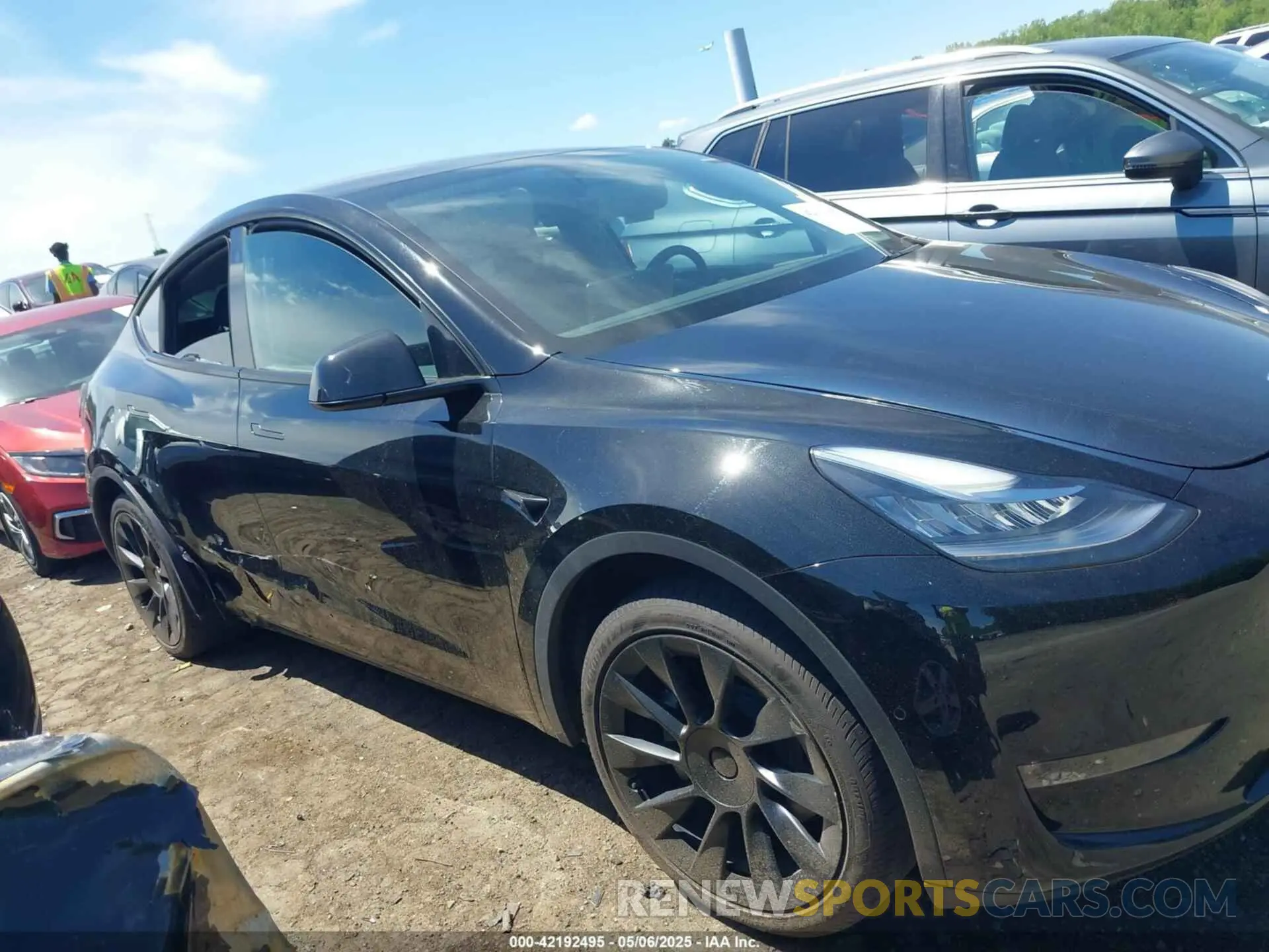 13 Photograph of a damaged car 7SAYGDEE4NA006645 TESLA MODEL Y 2022