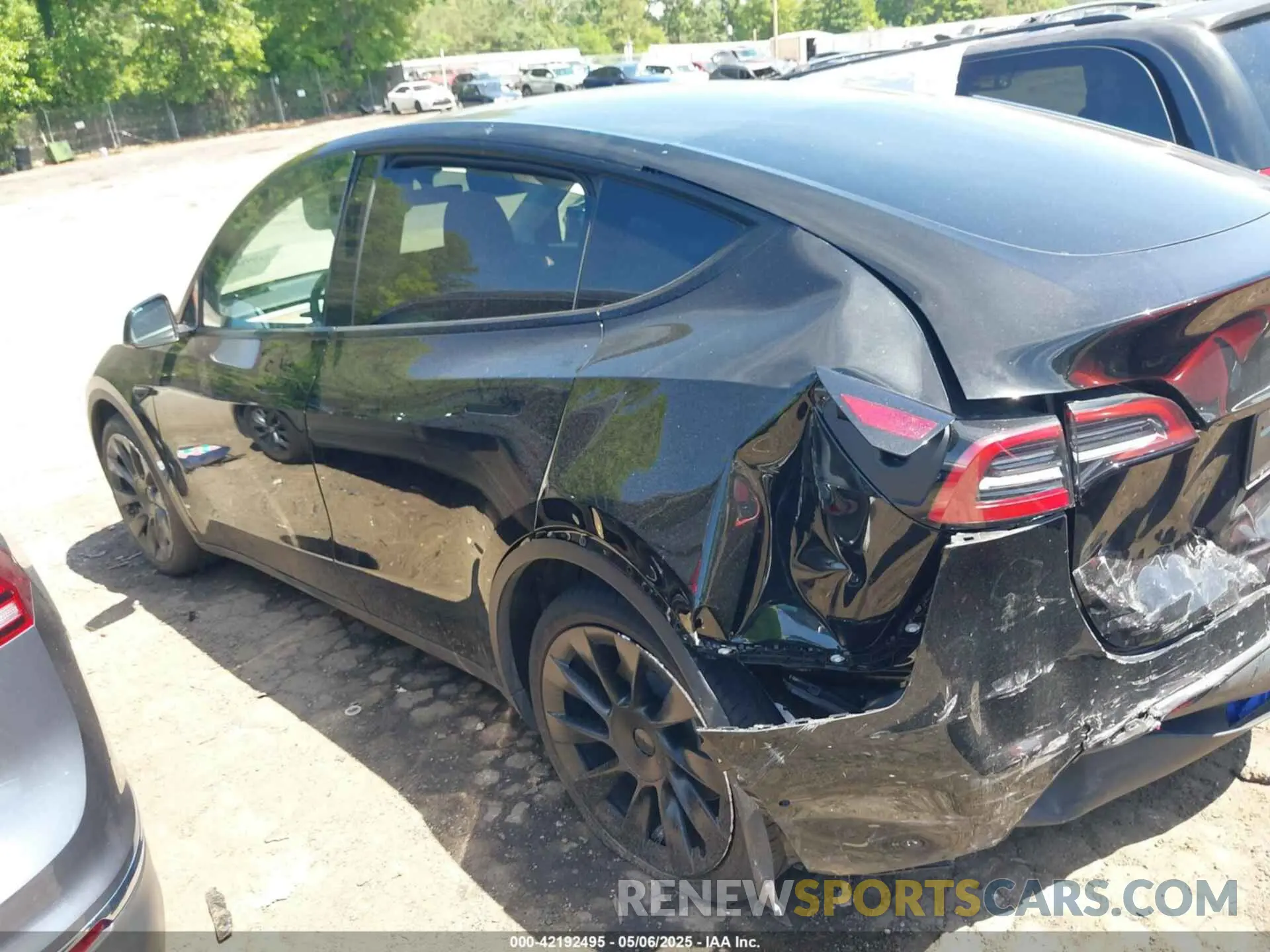 14 Photograph of a damaged car 7SAYGDEE4NA006645 TESLA MODEL Y 2022