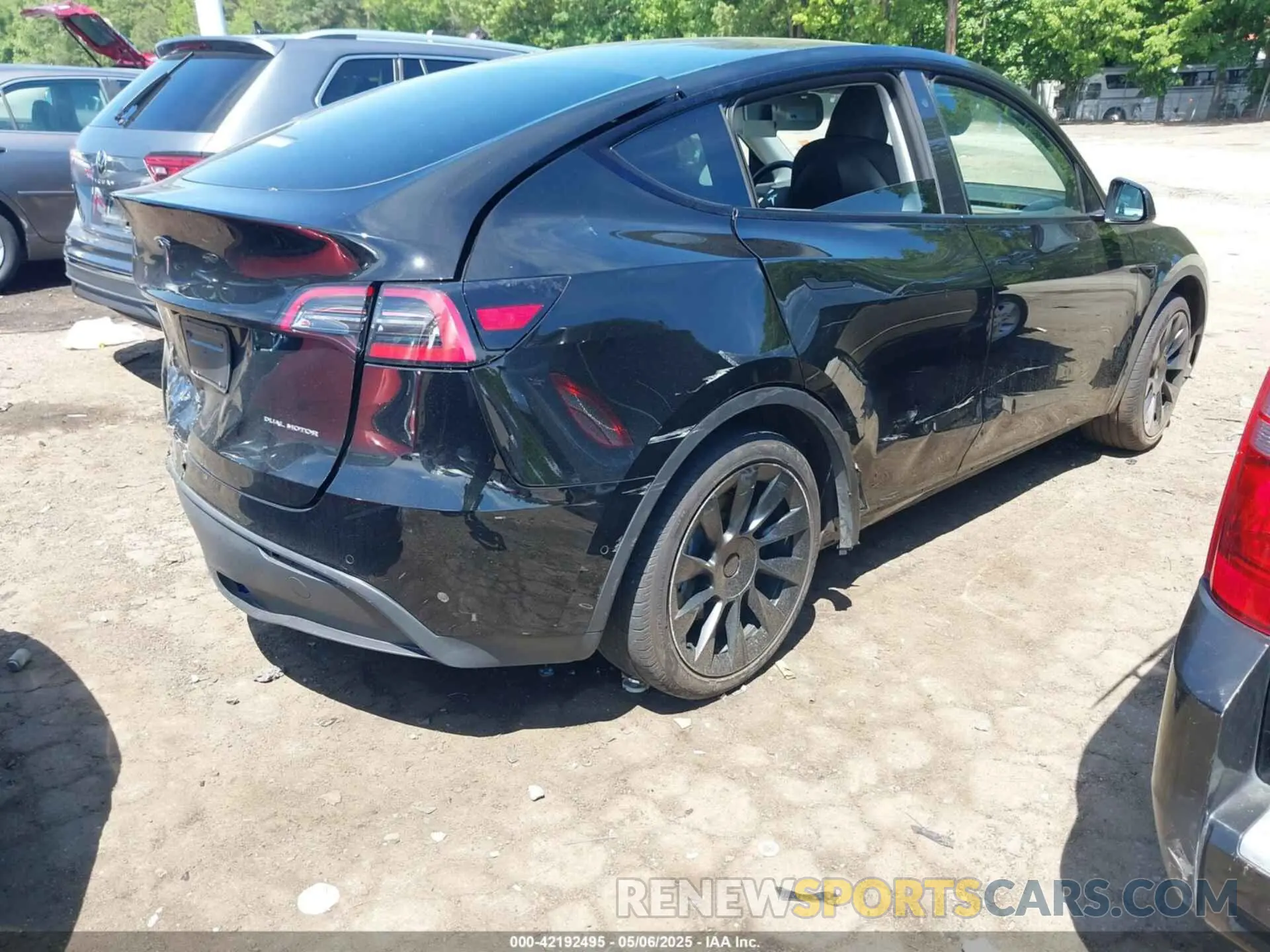 4 Photograph of a damaged car 7SAYGDEE4NA006645 TESLA MODEL Y 2022