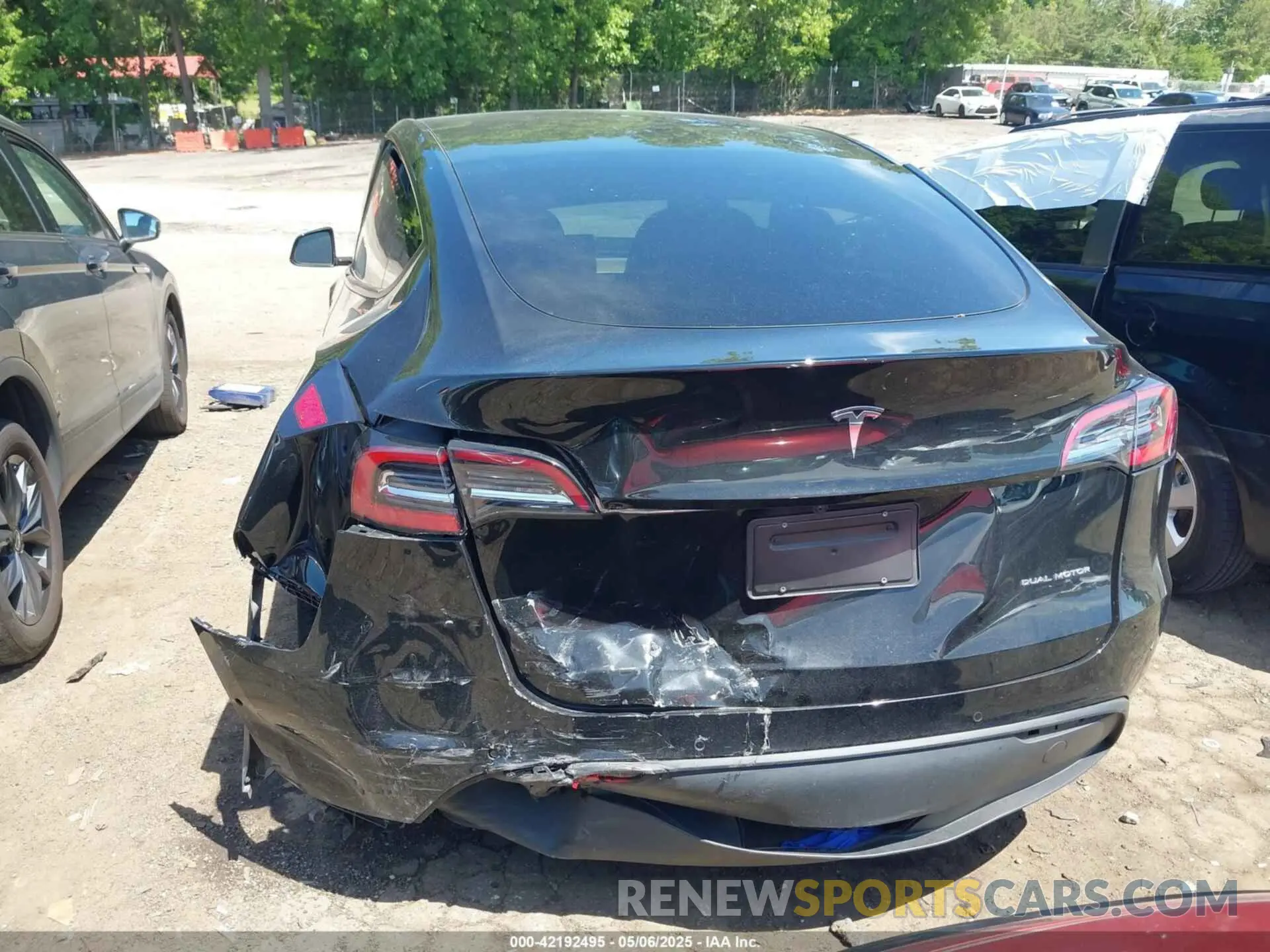6 Photograph of a damaged car 7SAYGDEE4NA006645 TESLA MODEL Y 2022