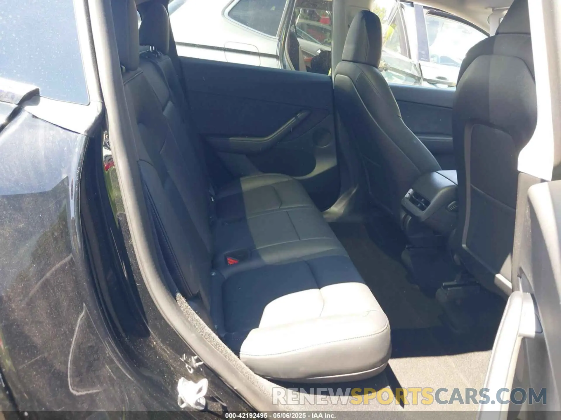8 Photograph of a damaged car 7SAYGDEE4NA006645 TESLA MODEL Y 2022
