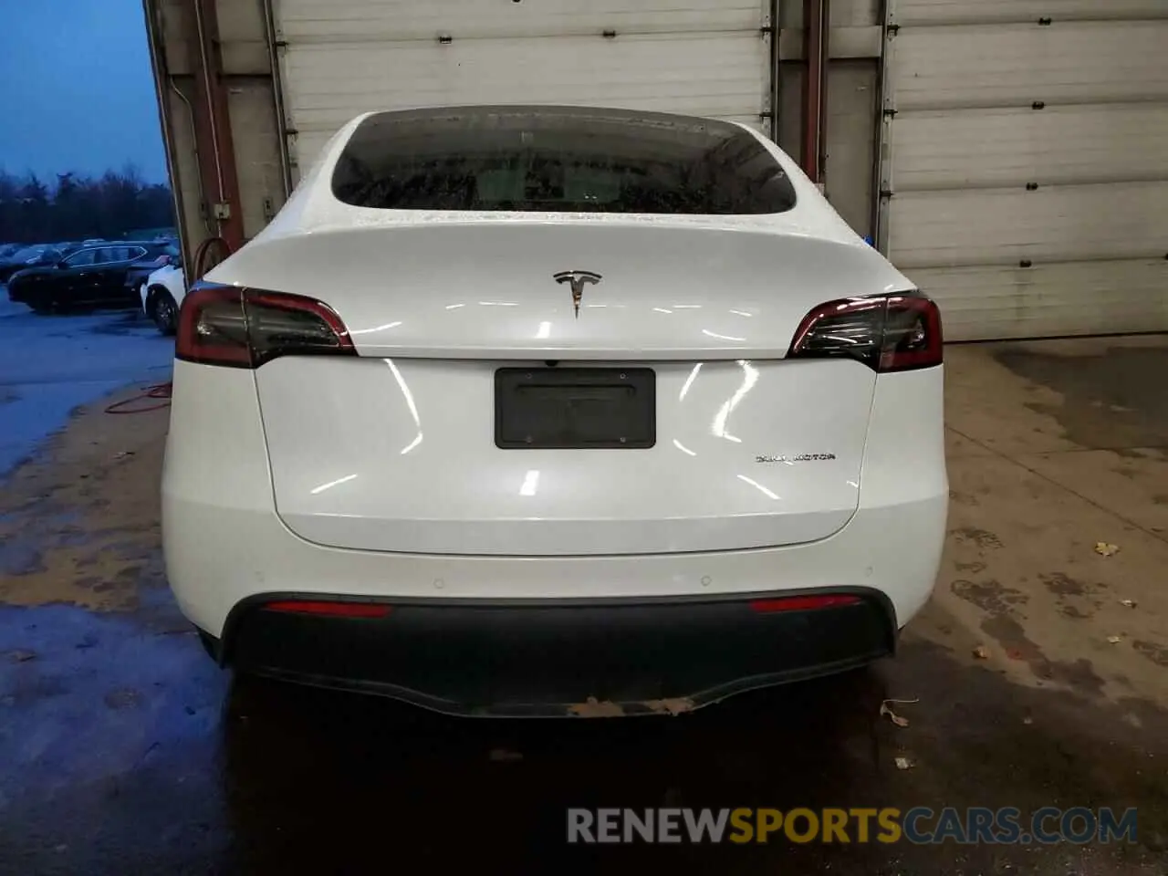6 Photograph of a damaged car 7SAYGDEE4NA010016 TESLA MODEL Y 2022