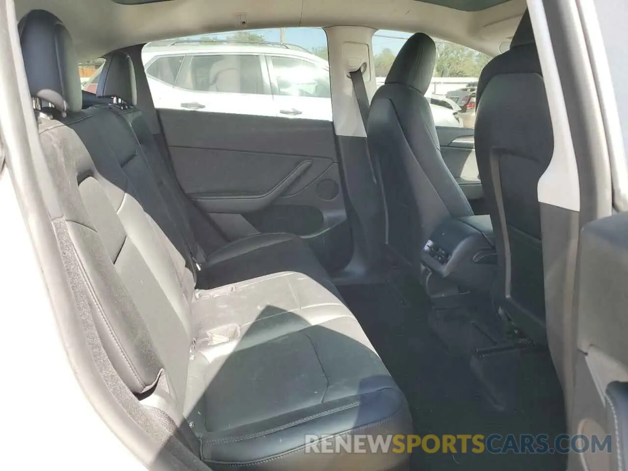 10 Photograph of a damaged car 7SAYGDEE4NA012347 TESLA MODEL Y 2022