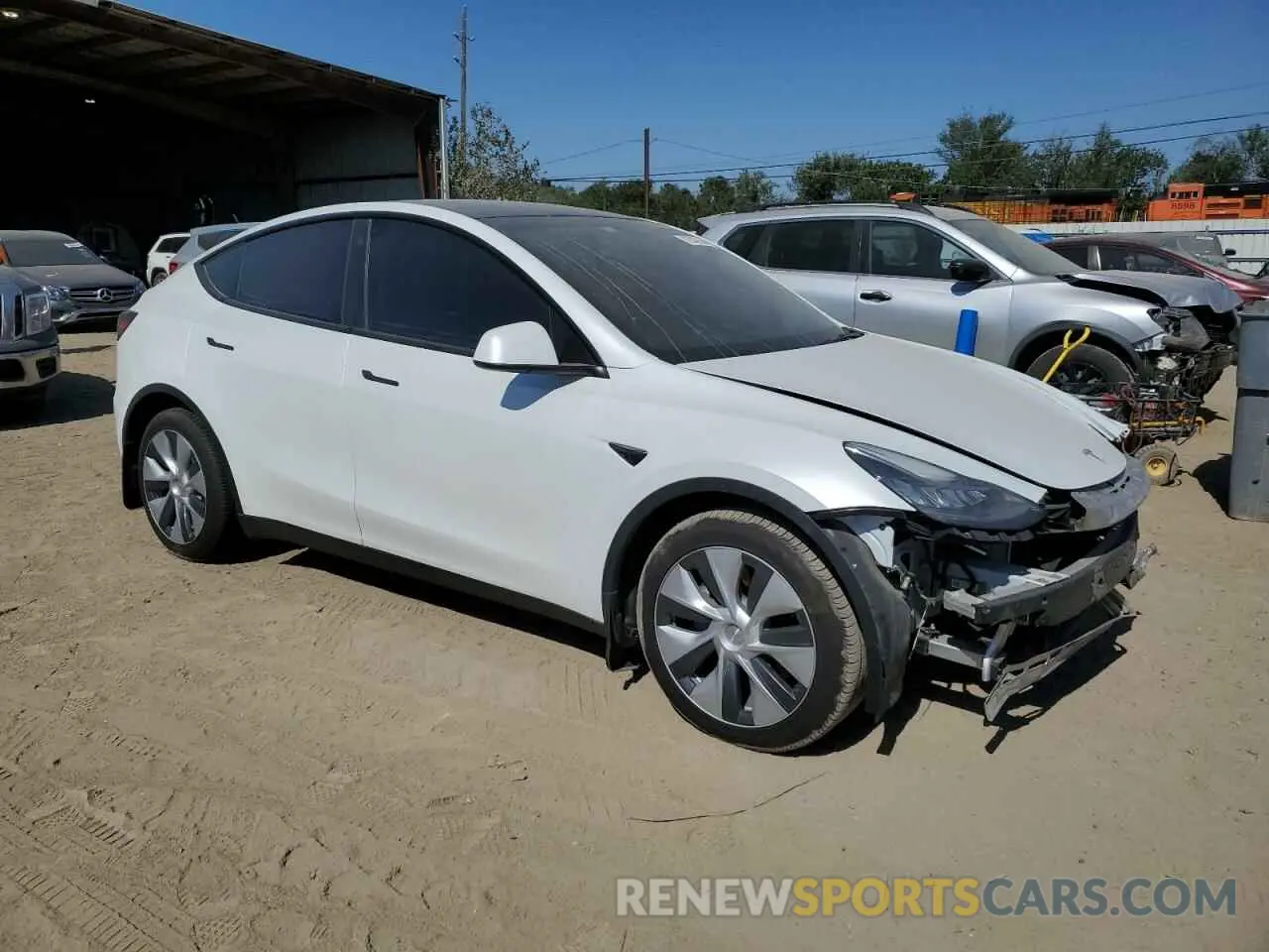 4 Photograph of a damaged car 7SAYGDEE4NA012347 TESLA MODEL Y 2022