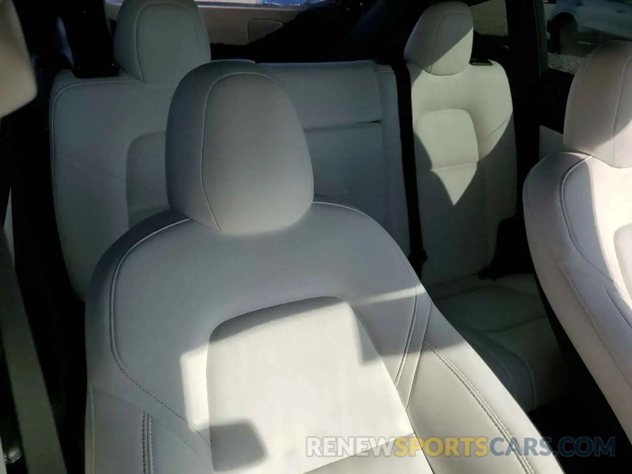 10 Photograph of a damaged car 7SAYGDEE4NF311825 TESLA MODEL Y 2022