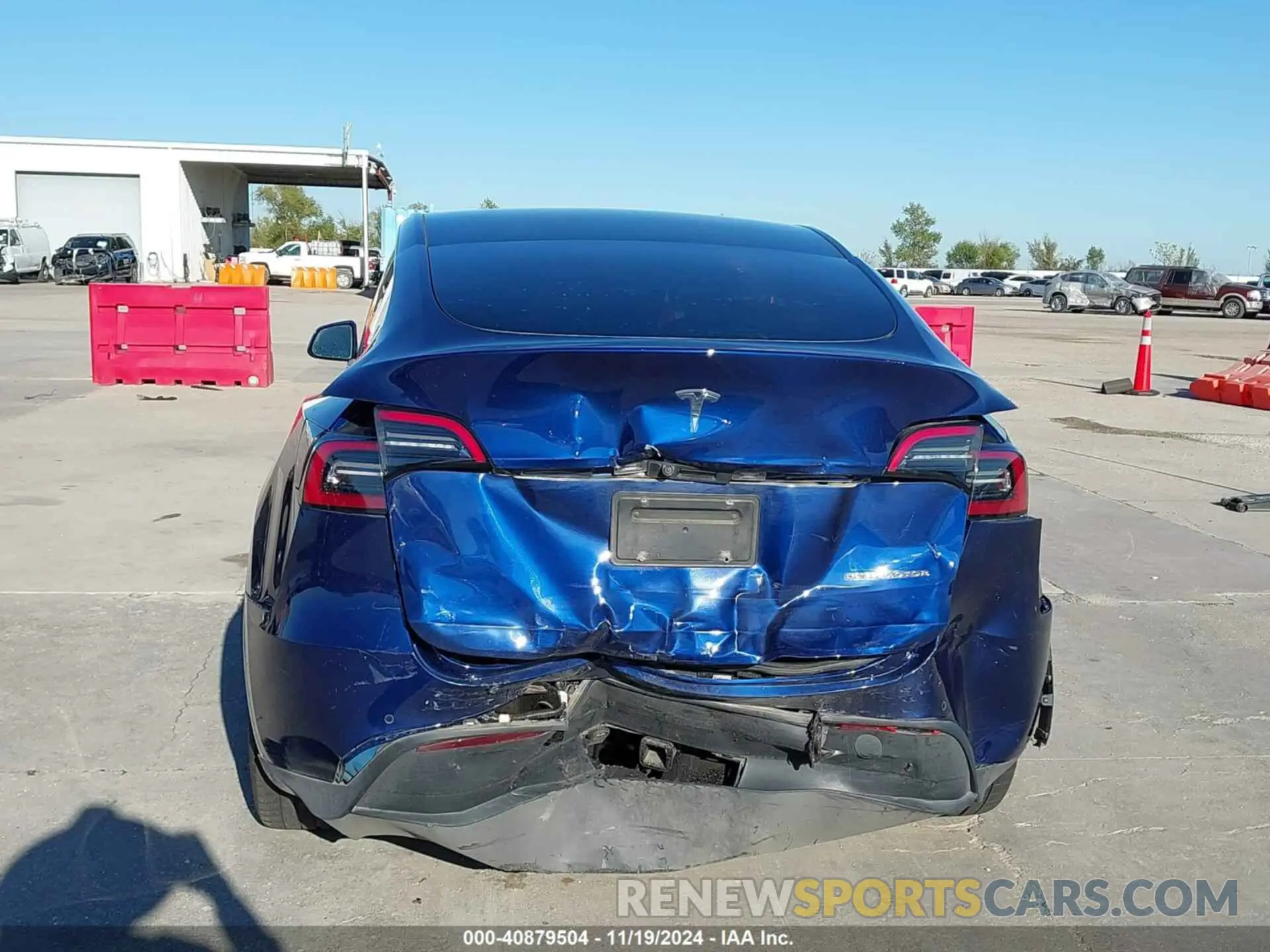 17 Photograph of a damaged car 7SAYGDEE4NF313705 TESLA MODEL Y 2022