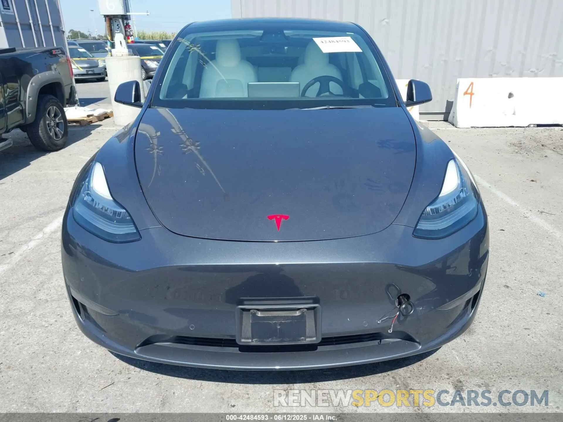 12 Photograph of a damaged car 7SAYGDEE4NF317947 TESLA MODEL Y 2022