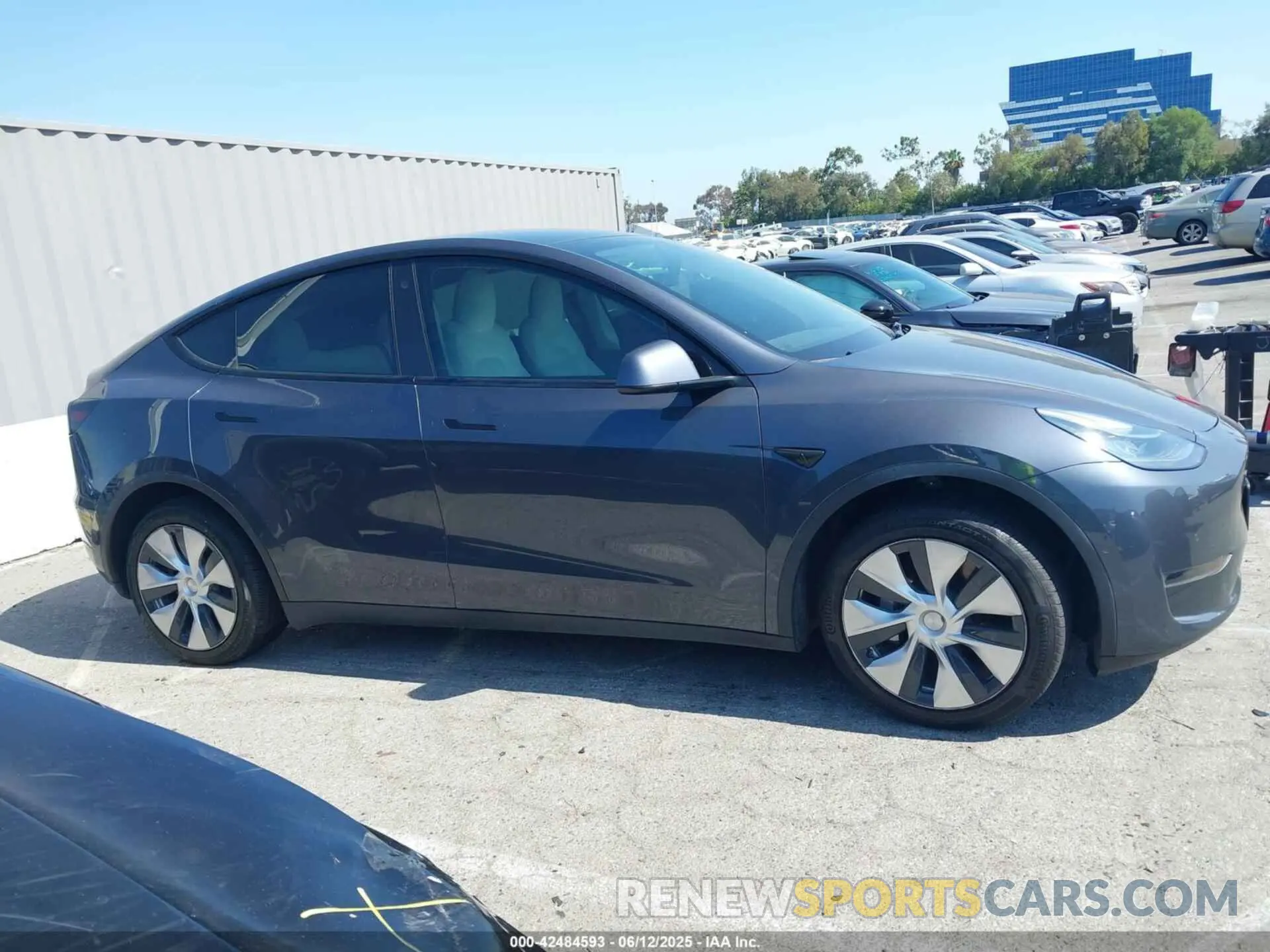 13 Photograph of a damaged car 7SAYGDEE4NF317947 TESLA MODEL Y 2022