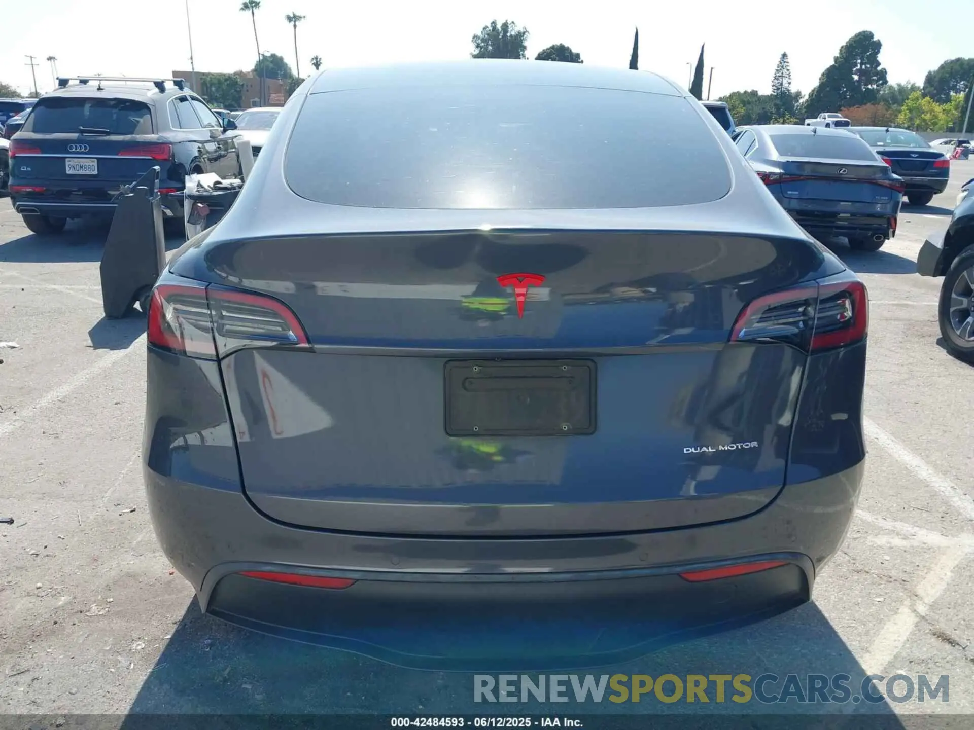 16 Photograph of a damaged car 7SAYGDEE4NF317947 TESLA MODEL Y 2022