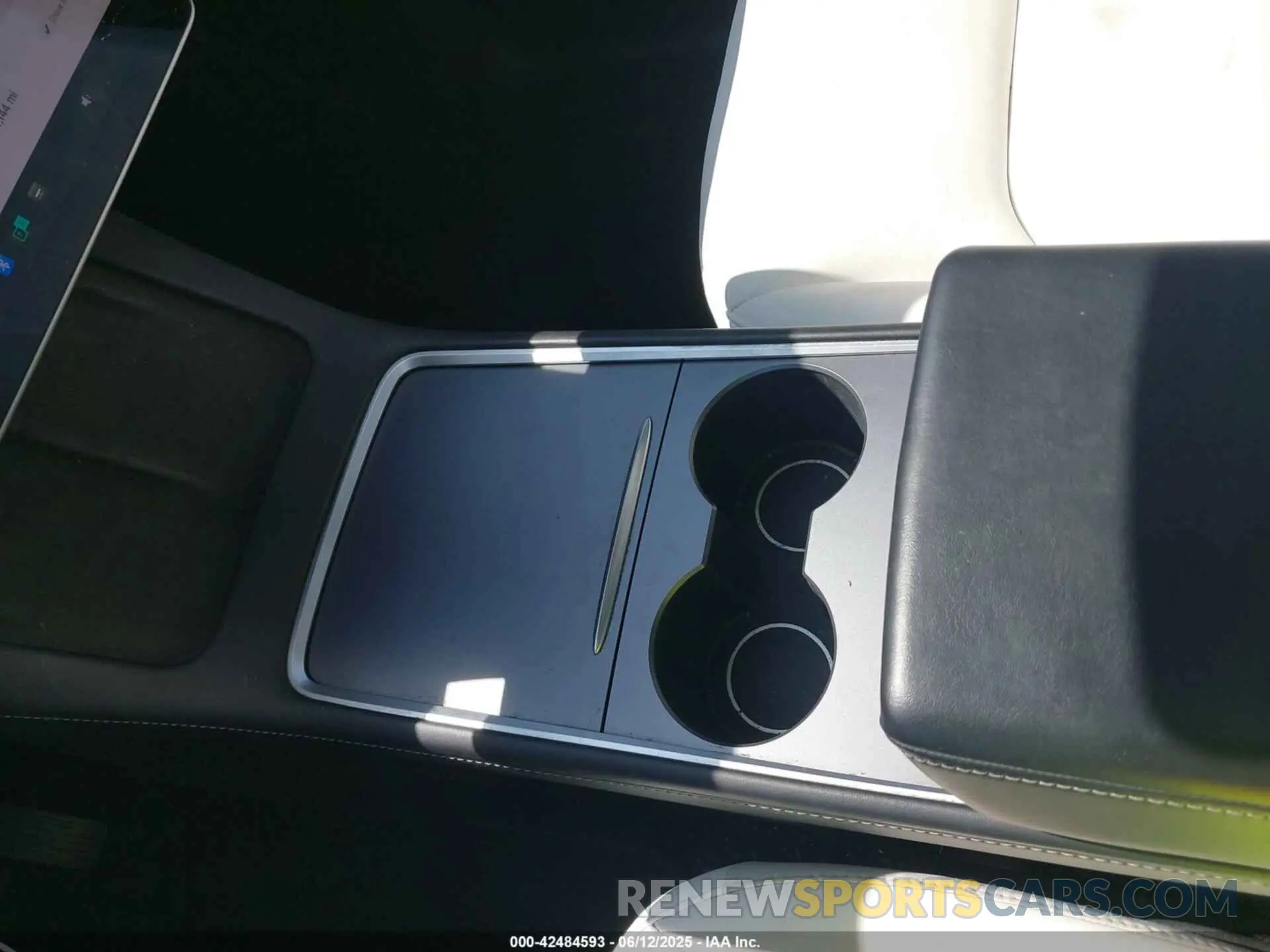 18 Photograph of a damaged car 7SAYGDEE4NF317947 TESLA MODEL Y 2022