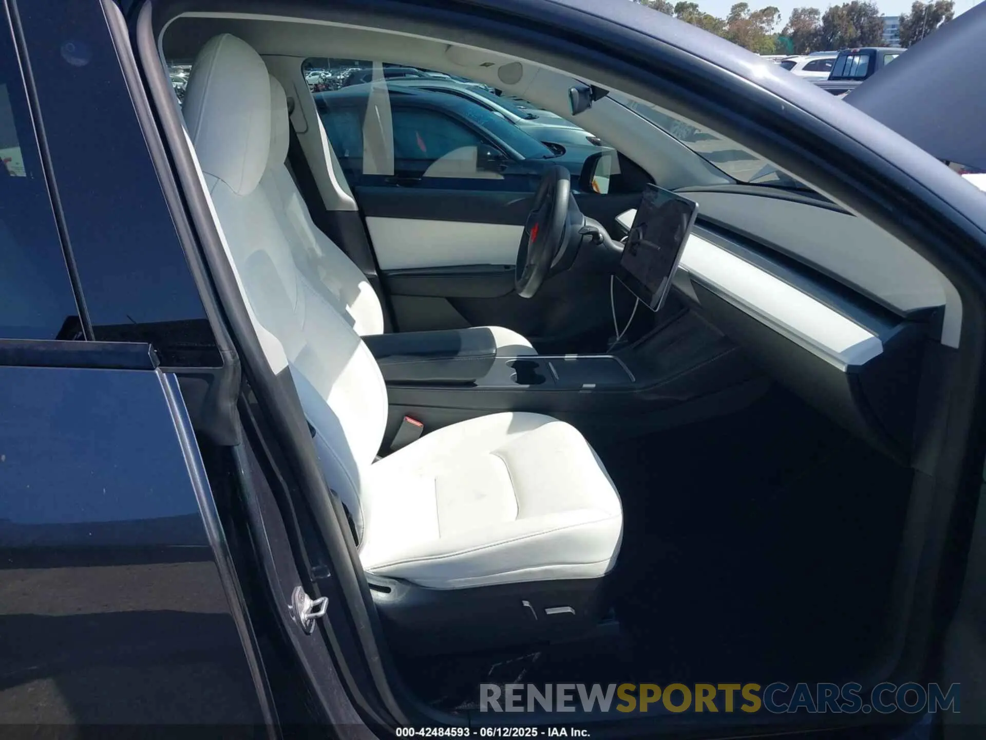 5 Photograph of a damaged car 7SAYGDEE4NF317947 TESLA MODEL Y 2022