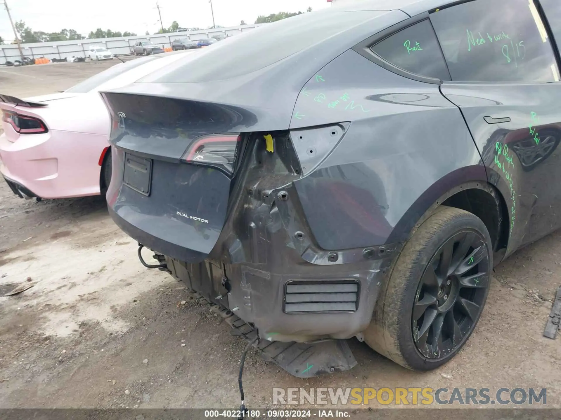 19 Photograph of a damaged car 7SAYGDEE4NF327183 TESLA MODEL Y 2022