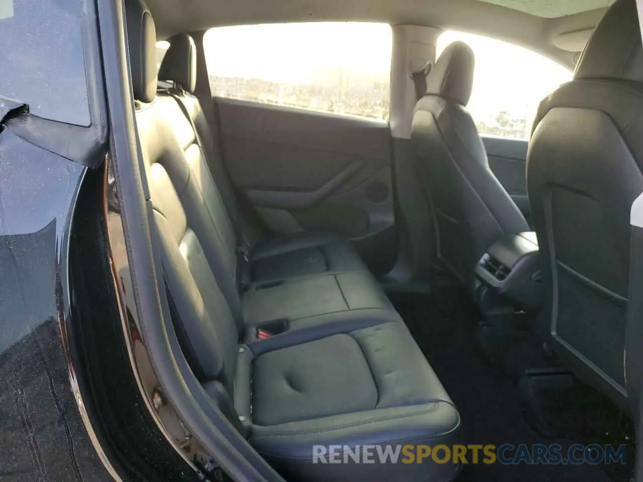 10 Photograph of a damaged car 7SAYGDEE4NF350799 TESLA MODEL Y 2022