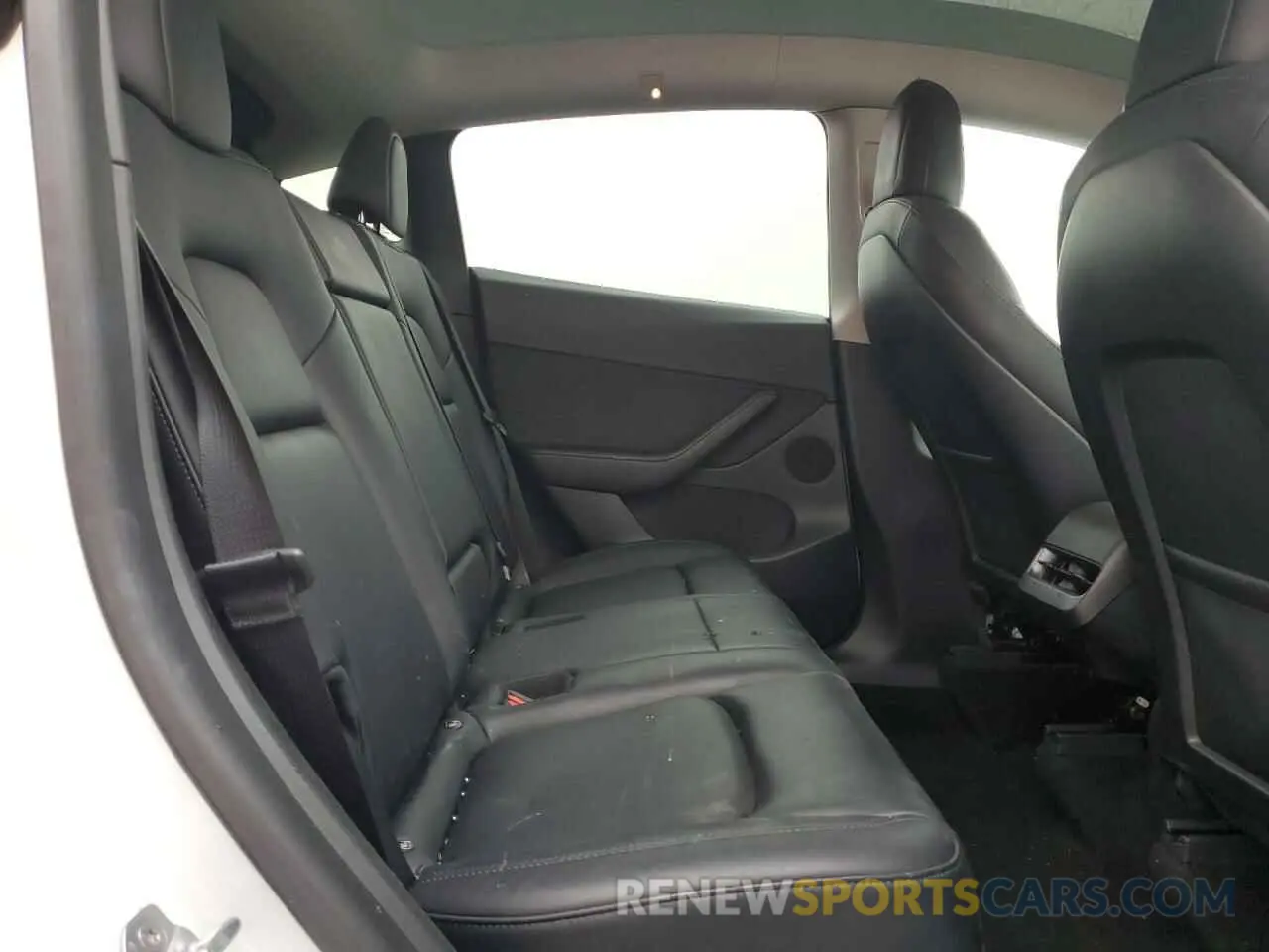 10 Photograph of a damaged car 7SAYGDEE4NF364430 TESLA MODEL Y 2022