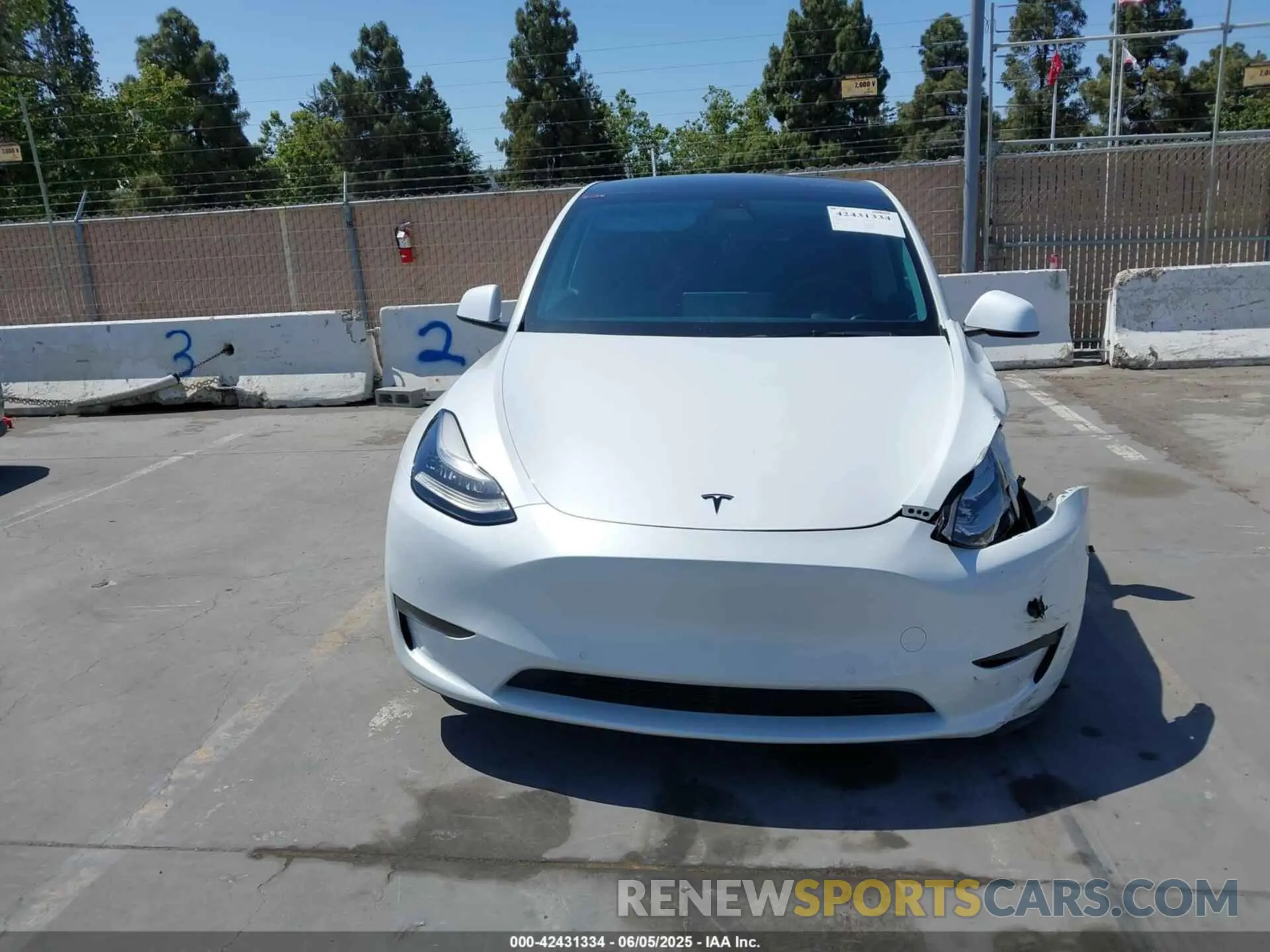 12 Photograph of a damaged car 7SAYGDEE4NF379493 TESLA MODEL Y 2022