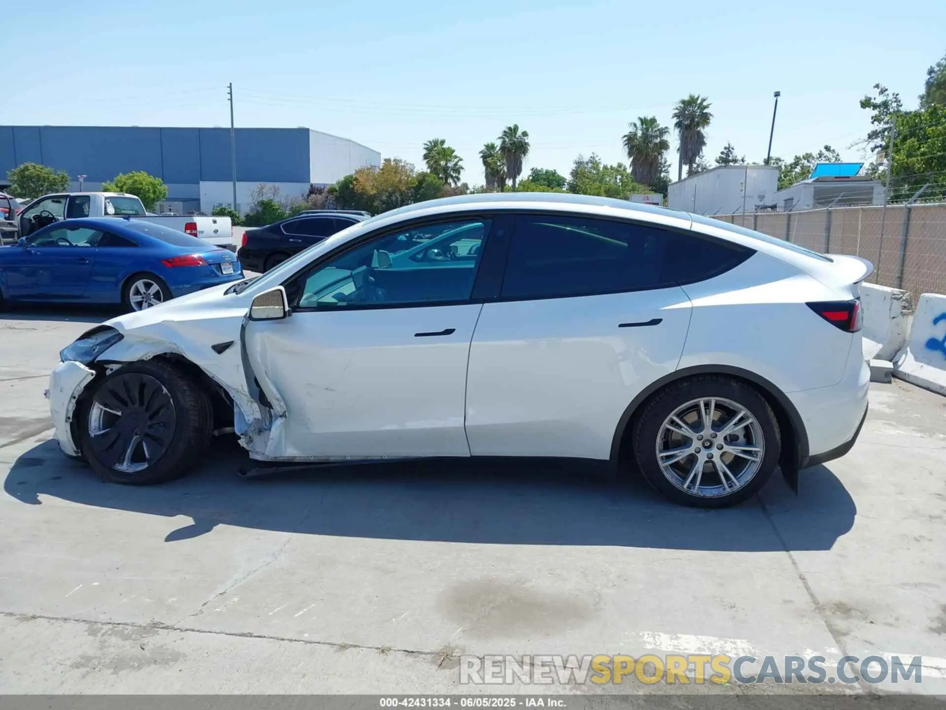 14 Photograph of a damaged car 7SAYGDEE4NF379493 TESLA MODEL Y 2022
