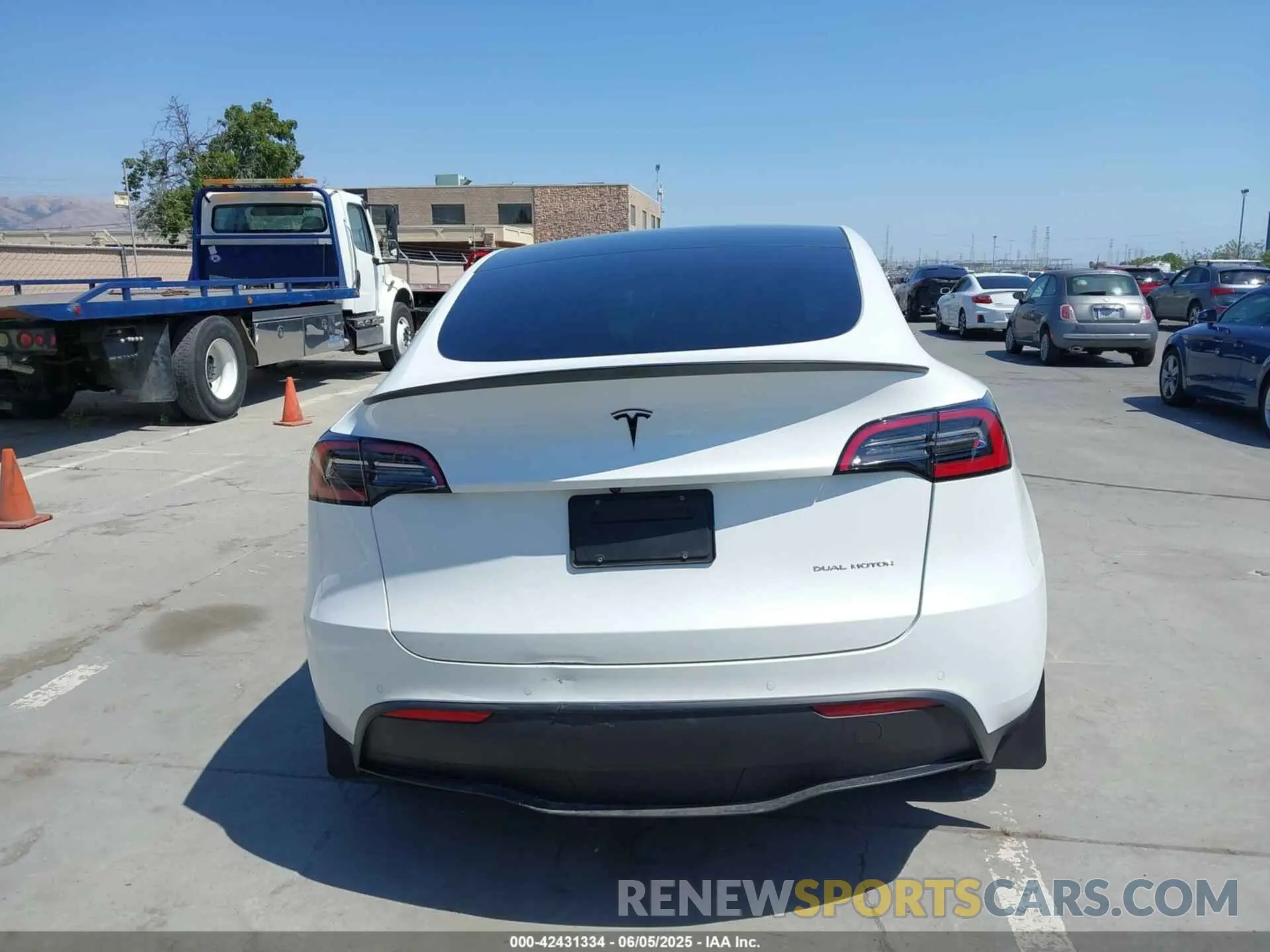 16 Photograph of a damaged car 7SAYGDEE4NF379493 TESLA MODEL Y 2022