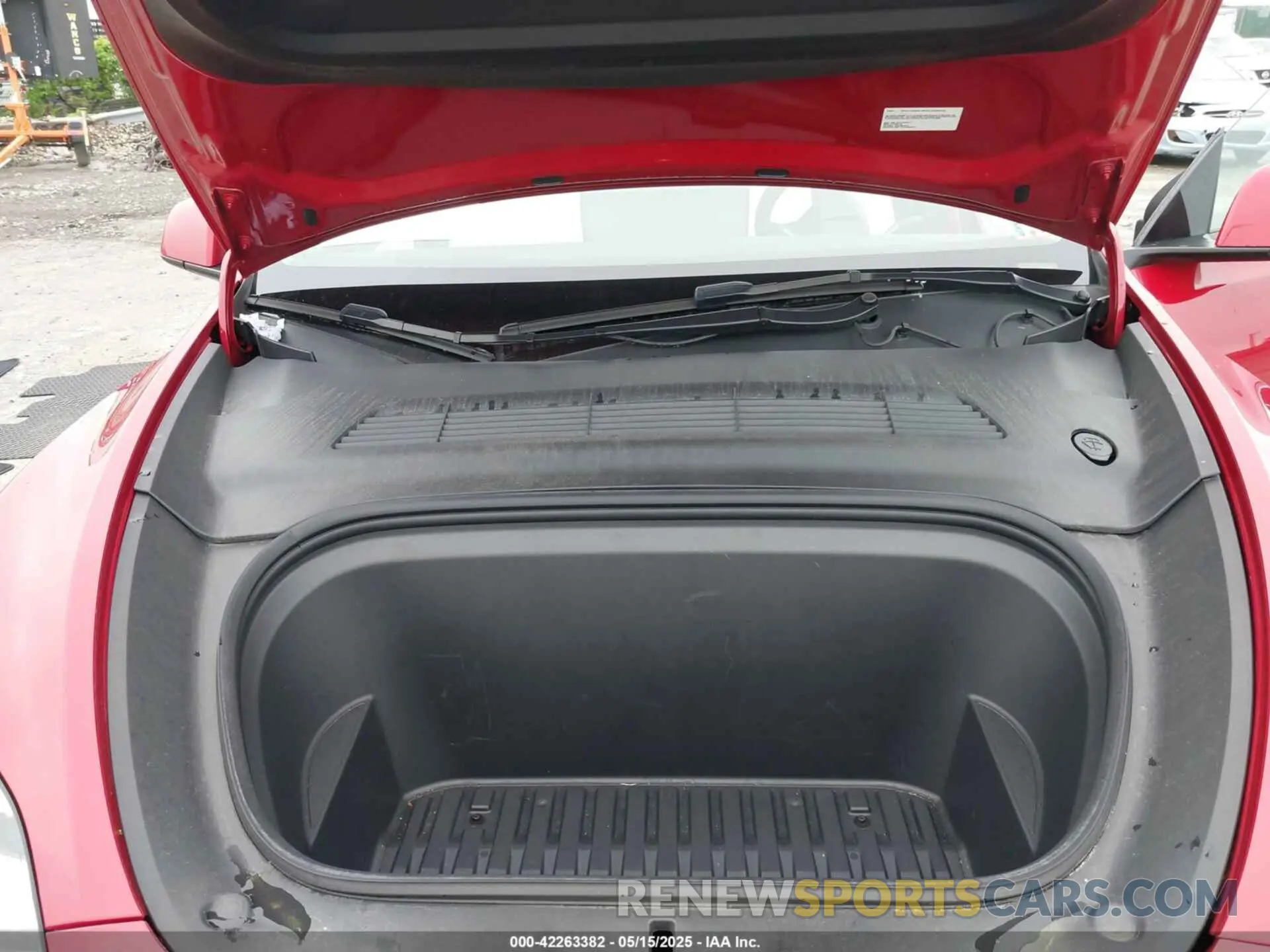 10 Photograph of a damaged car 7SAYGDEE4NF379574 TESLA MODEL Y 2022
