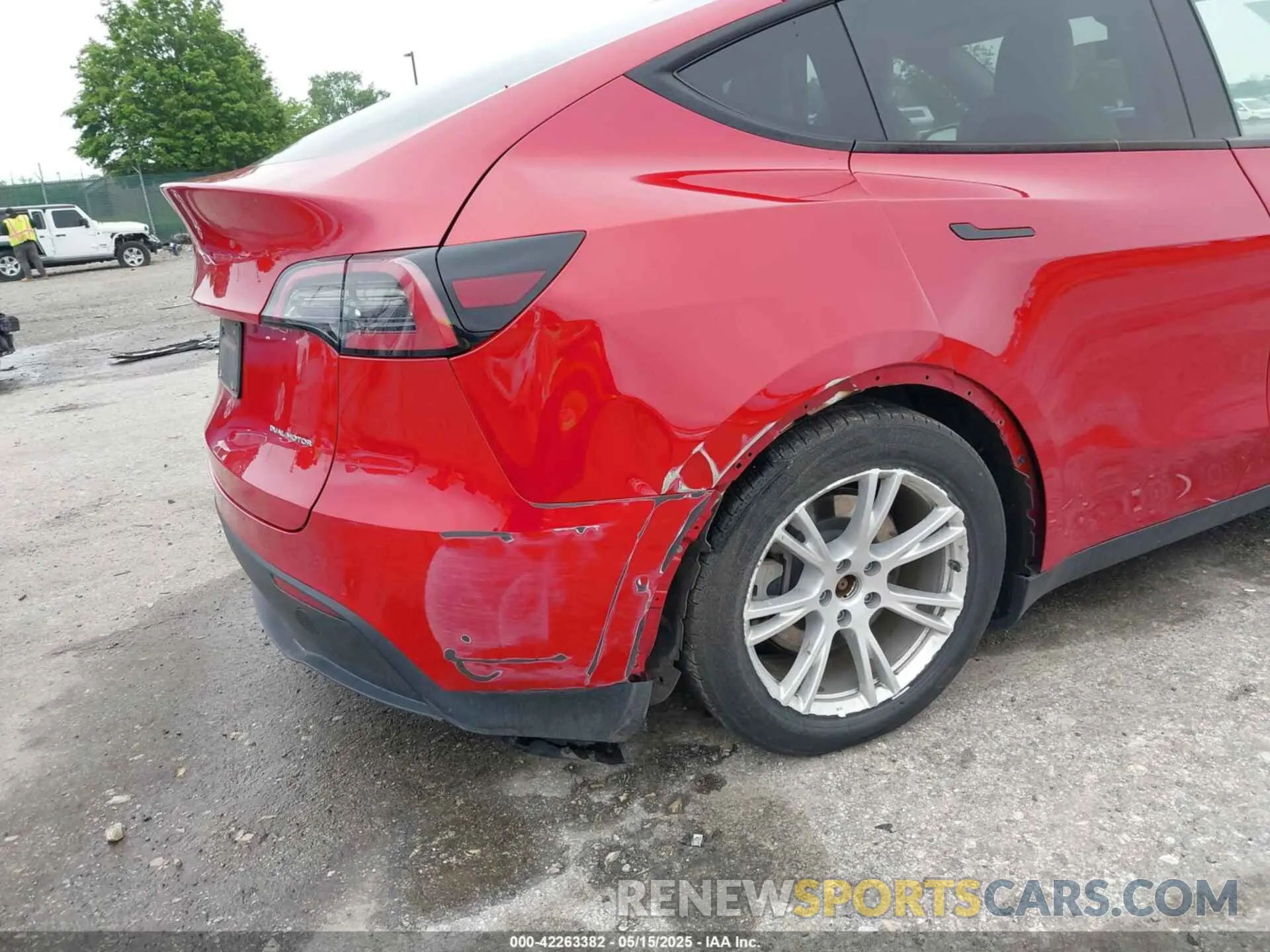 6 Photograph of a damaged car 7SAYGDEE4NF379574 TESLA MODEL Y 2022