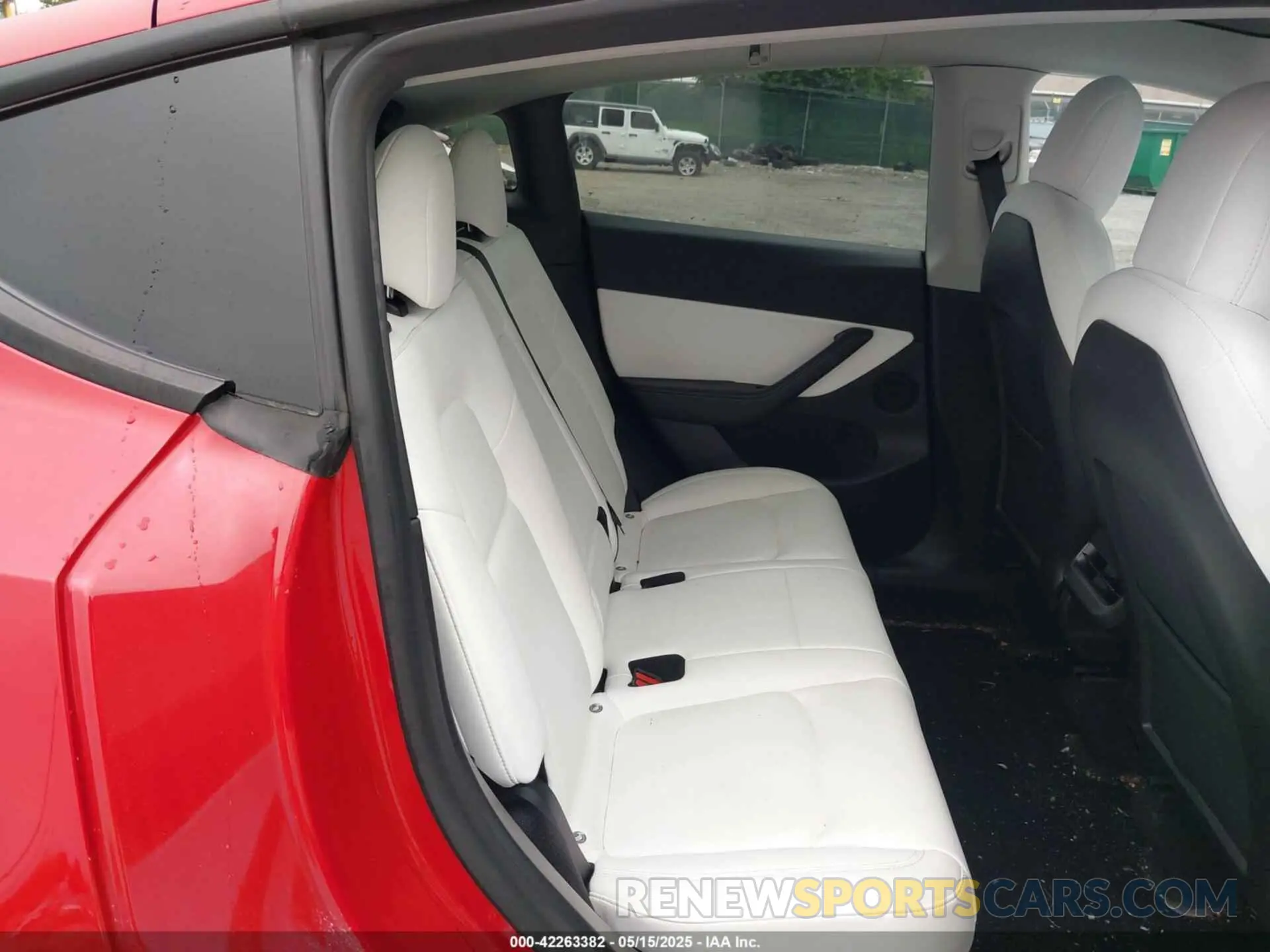 8 Photograph of a damaged car 7SAYGDEE4NF379574 TESLA MODEL Y 2022