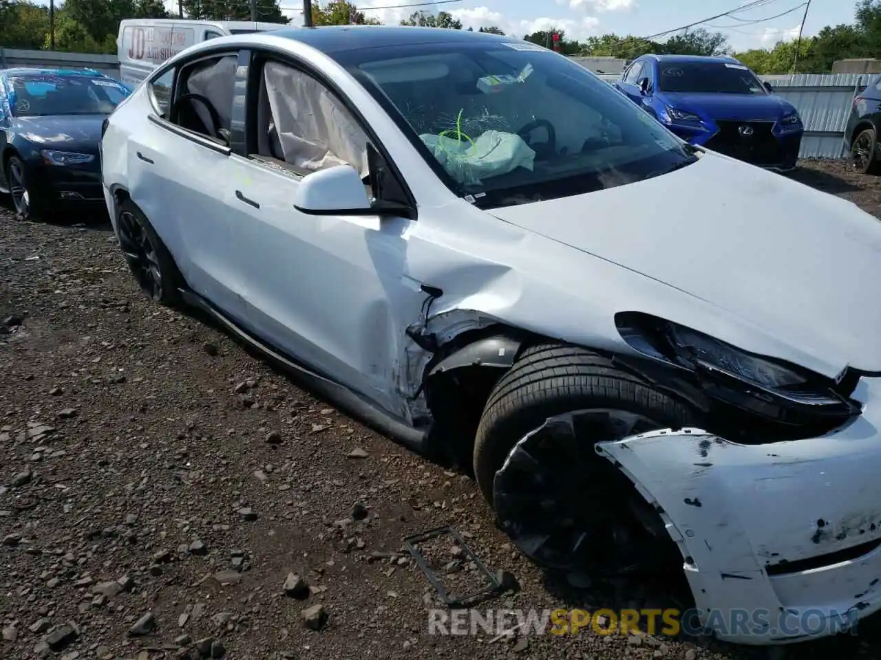 9 Photograph of a damaged car 7SAYGDEE4NF387464 TESLA MODEL Y 2022