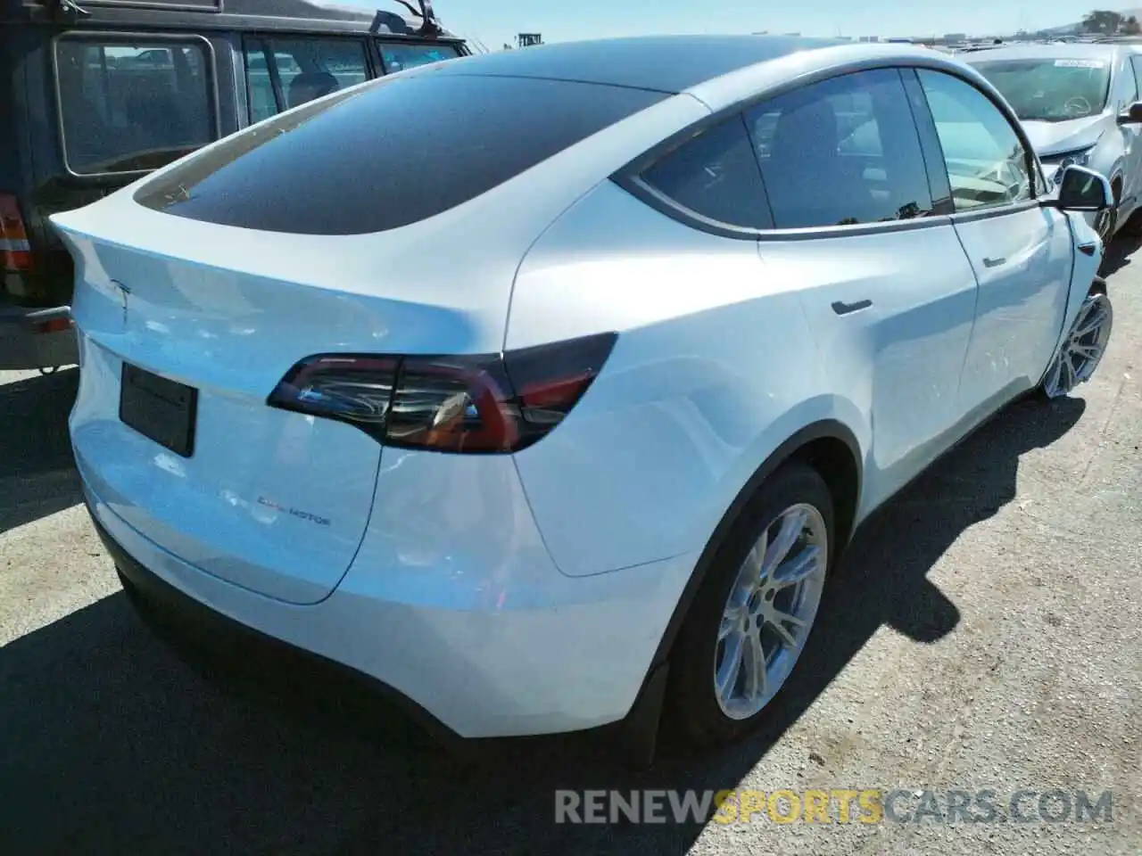 4 Photograph of a damaged car 7SAYGDEE4NF402285 TESLA MODEL Y 2022