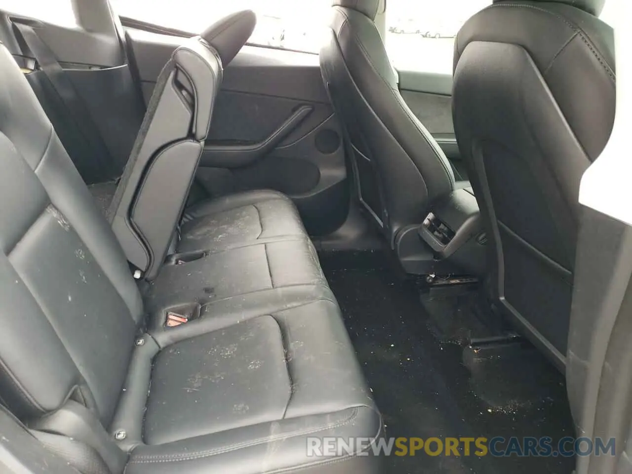 11 Photograph of a damaged car 7SAYGDEE4NF402447 TESLA MODEL Y 2022