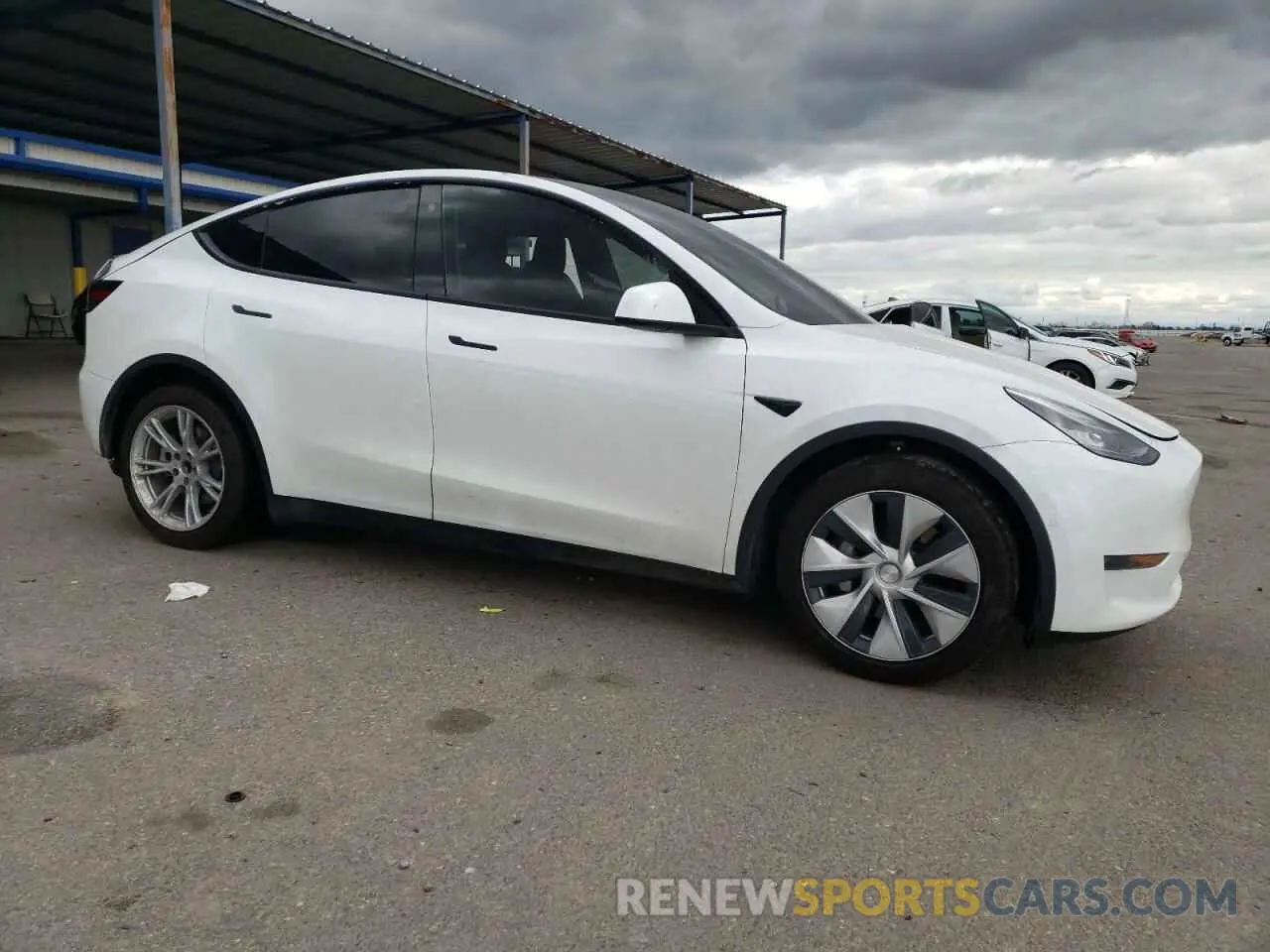 4 Photograph of a damaged car 7SAYGDEE4NF402447 TESLA MODEL Y 2022