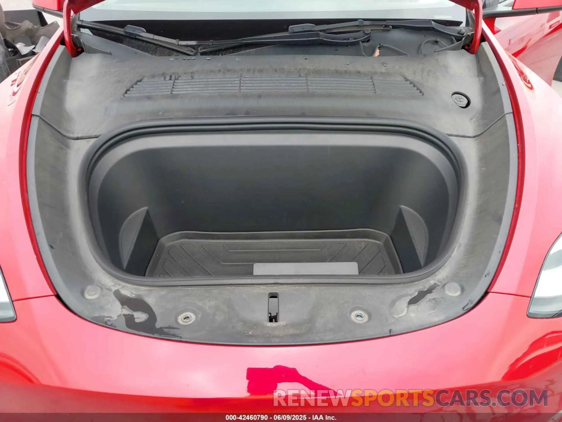 10 Photograph of a damaged car 7SAYGDEE4NF403890 TESLA MODEL Y 2022