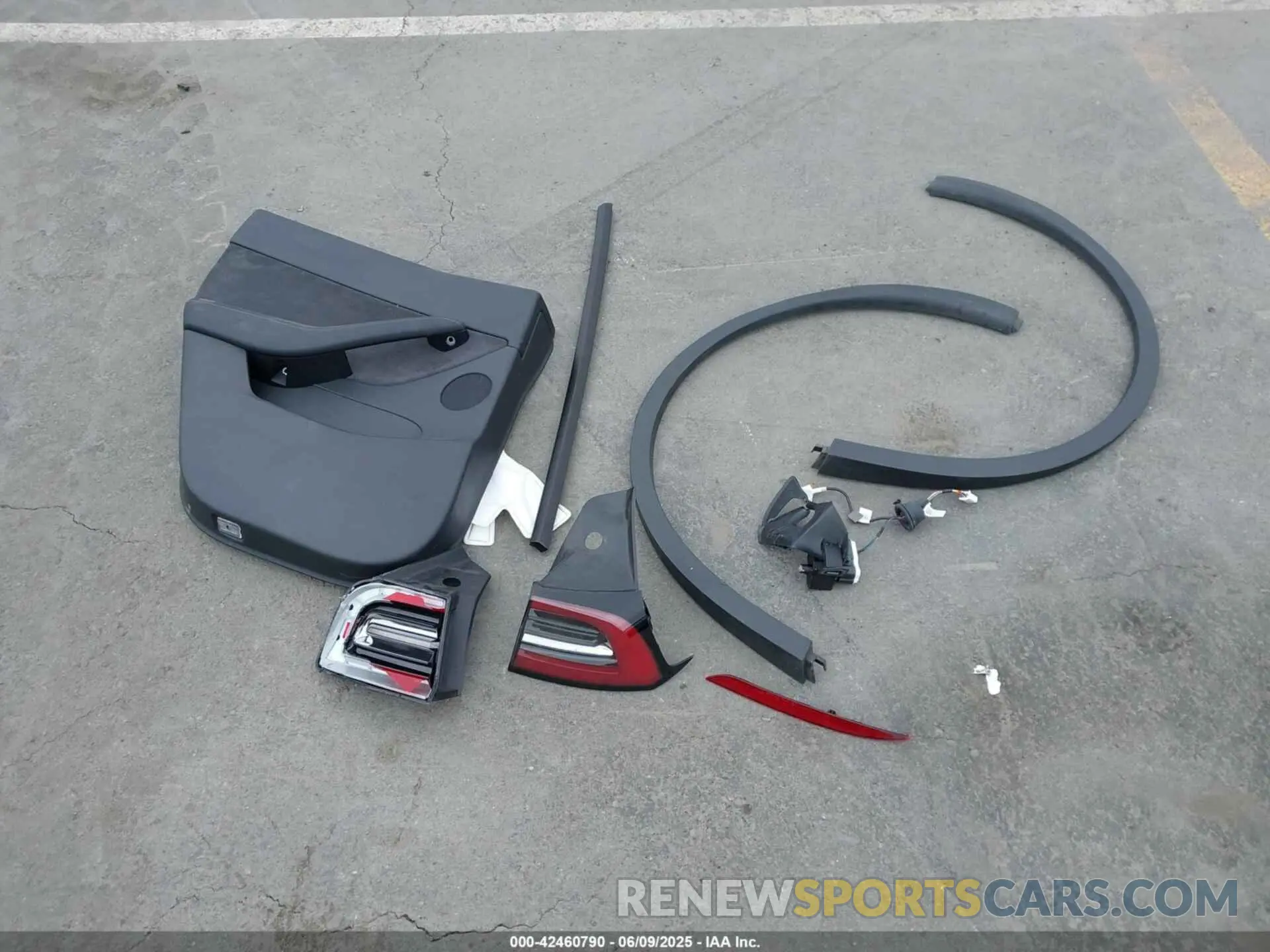 12 Photograph of a damaged car 7SAYGDEE4NF403890 TESLA MODEL Y 2022