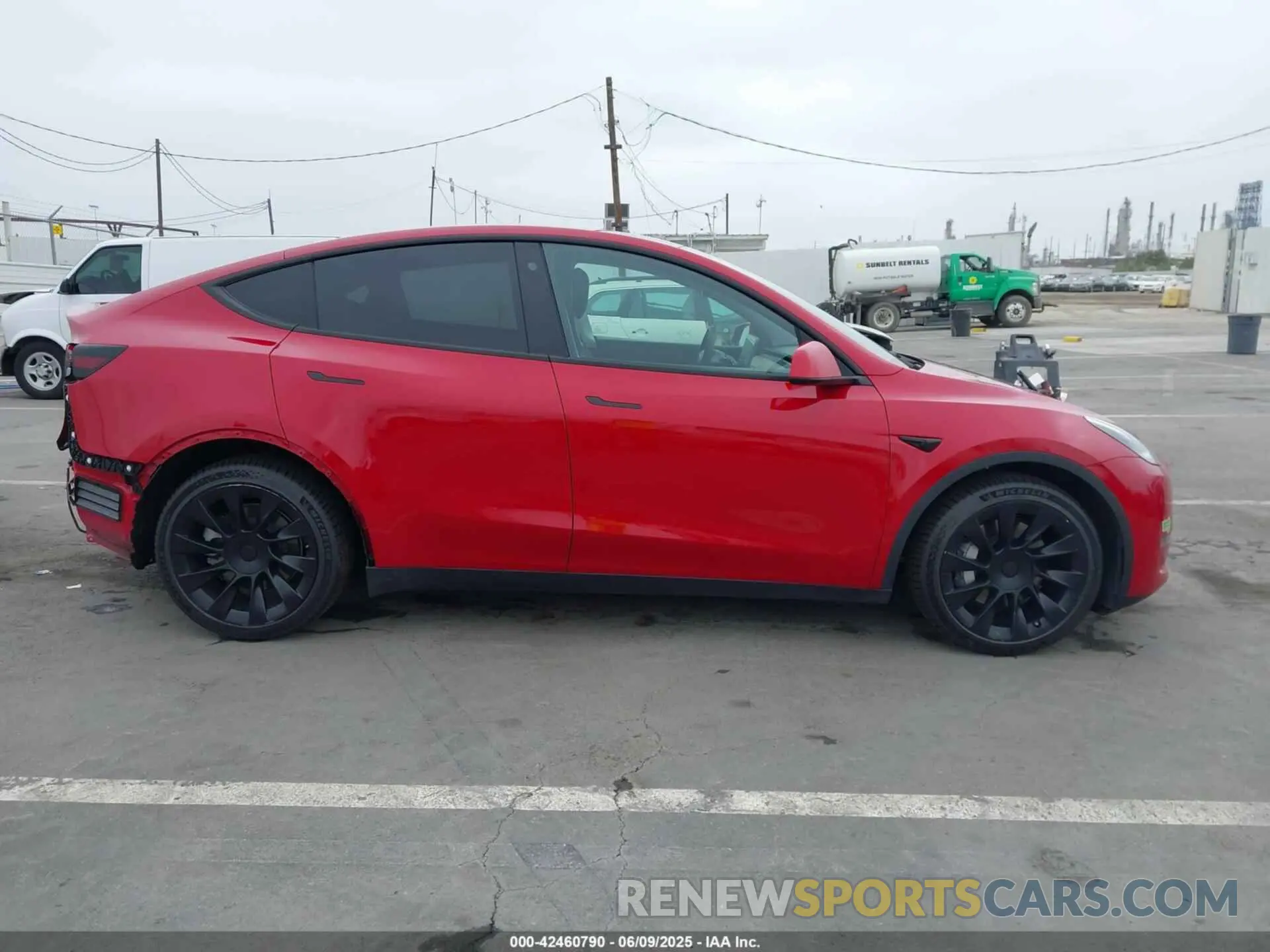 14 Photograph of a damaged car 7SAYGDEE4NF403890 TESLA MODEL Y 2022