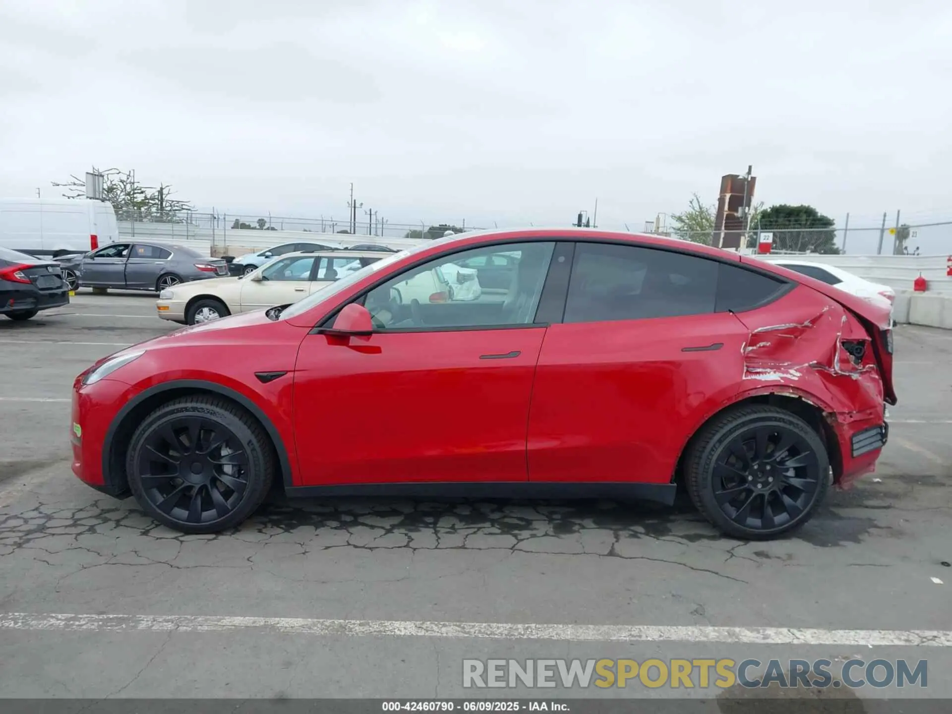 15 Photograph of a damaged car 7SAYGDEE4NF403890 TESLA MODEL Y 2022