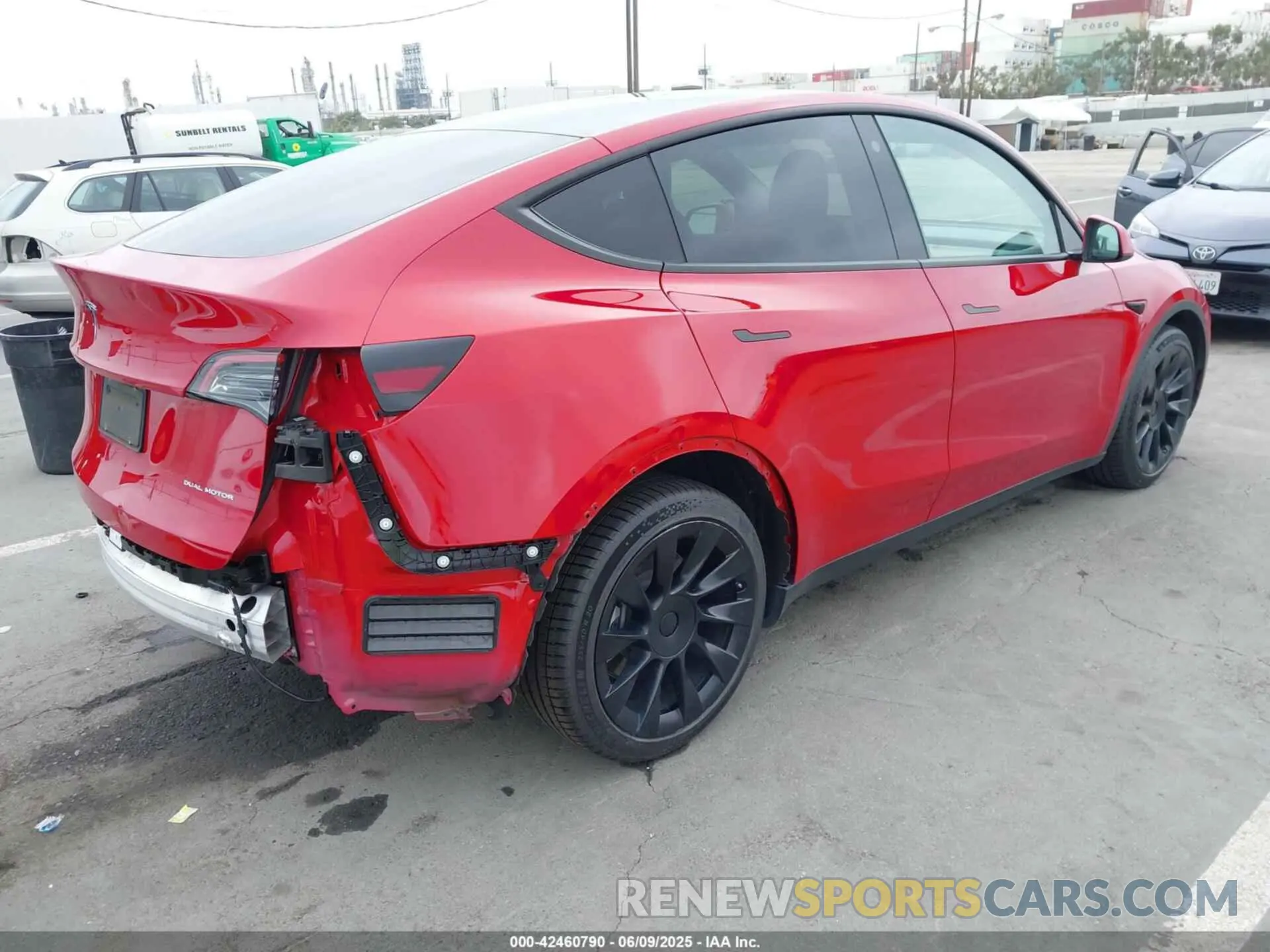 4 Photograph of a damaged car 7SAYGDEE4NF403890 TESLA MODEL Y 2022