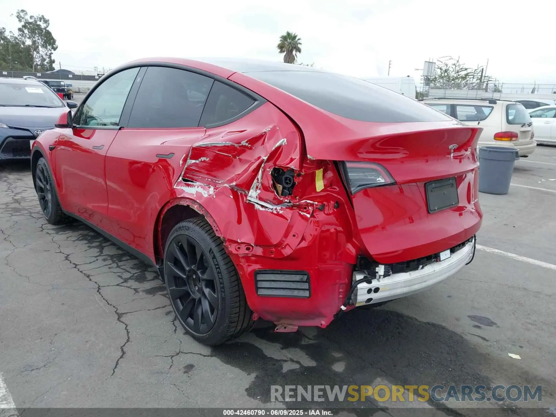 6 Photograph of a damaged car 7SAYGDEE4NF403890 TESLA MODEL Y 2022
