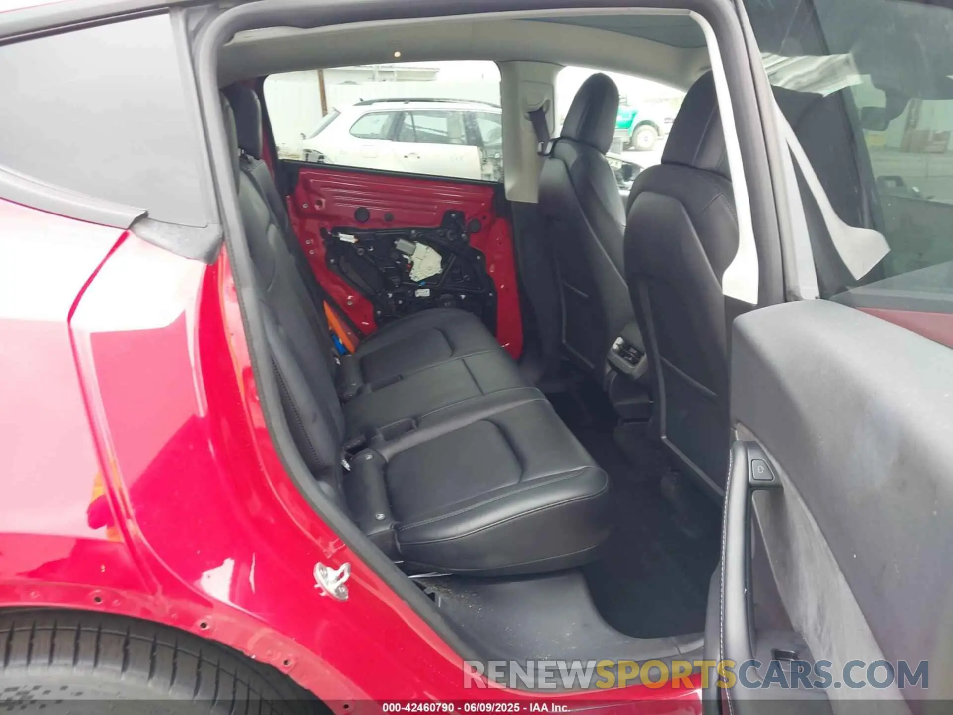 8 Photograph of a damaged car 7SAYGDEE4NF403890 TESLA MODEL Y 2022