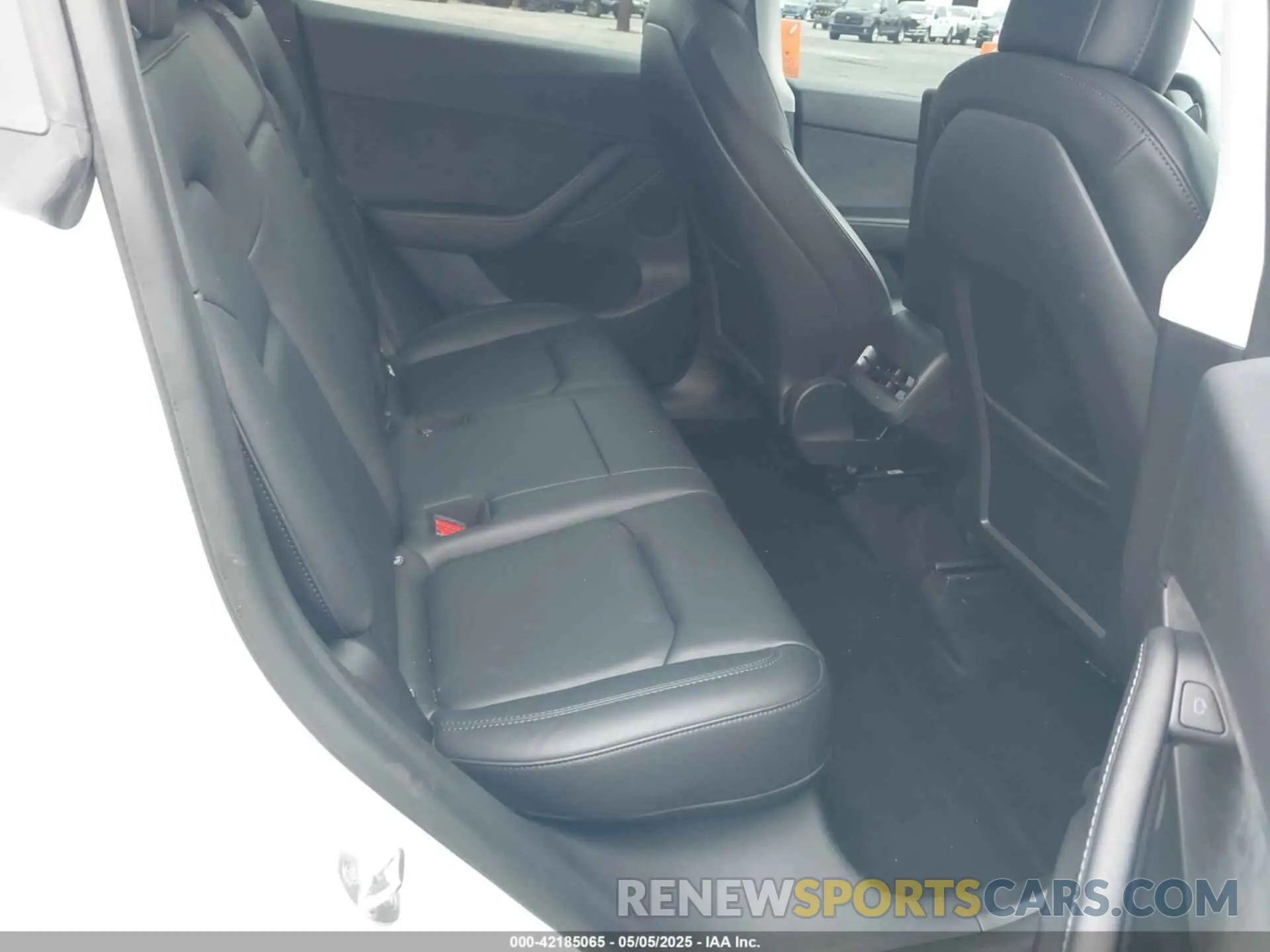 8 Photograph of a damaged car 7SAYGDEE4NF407891 TESLA MODEL Y 2022
