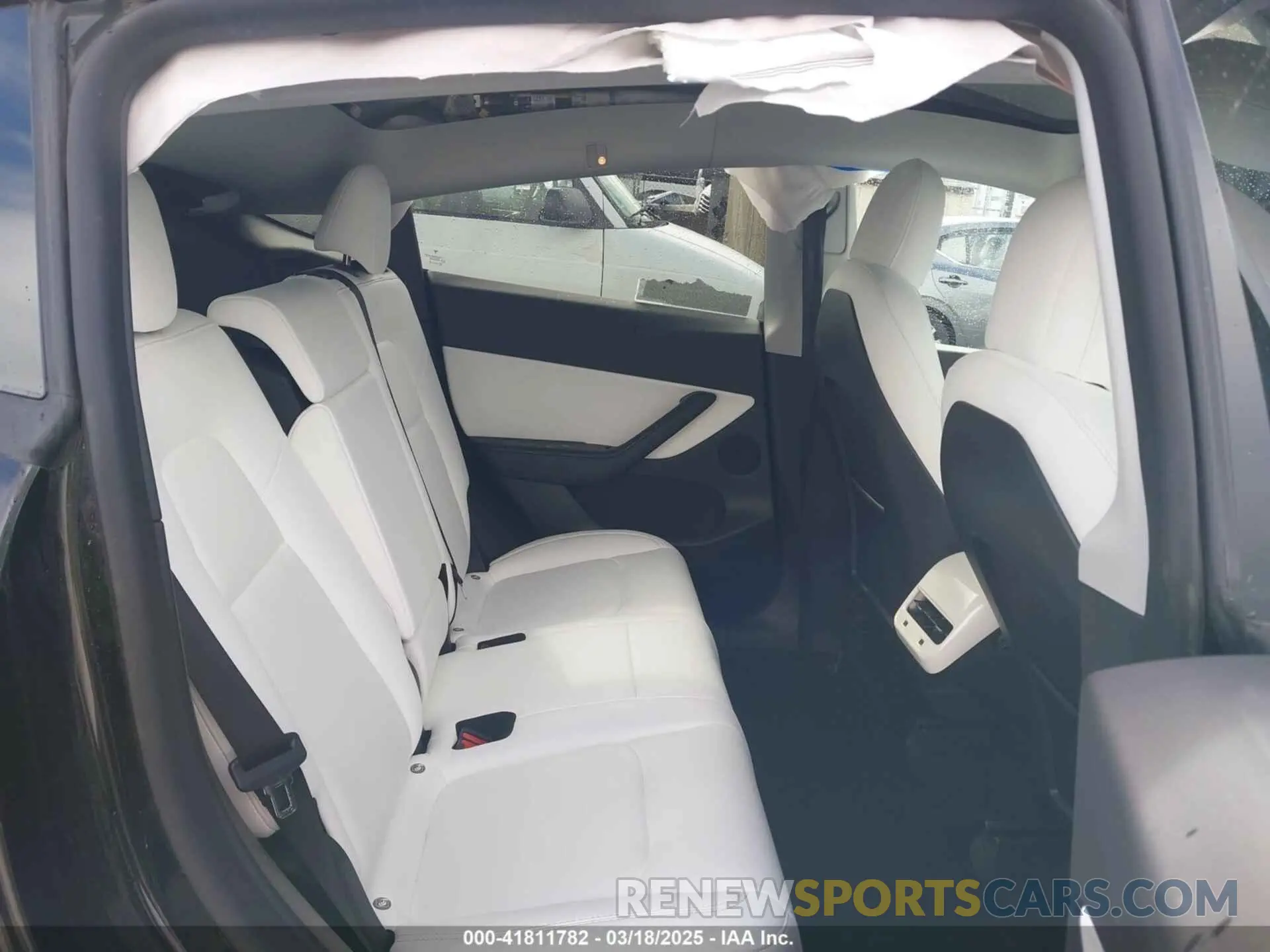 8 Photograph of a damaged car 7SAYGDEE4NF447985 TESLA MODEL Y 2022