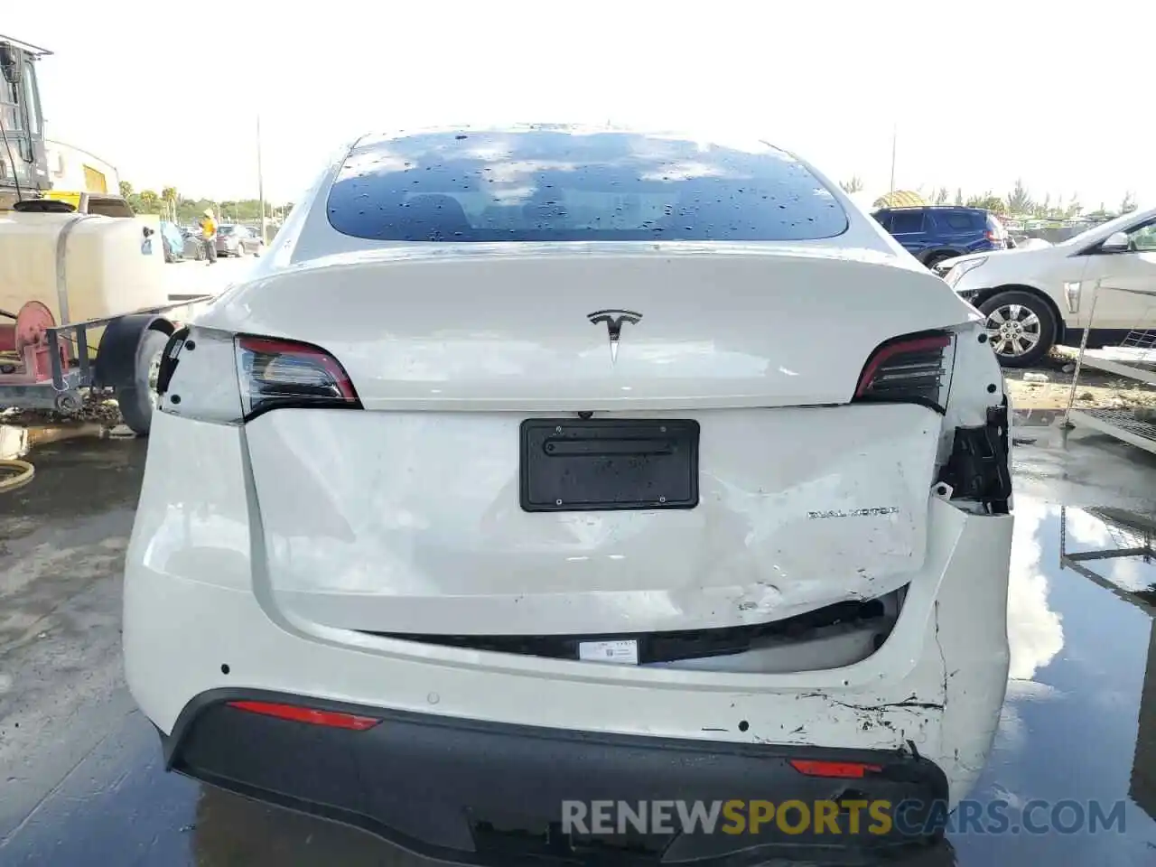 6 Photograph of a damaged car 7SAYGDEE4NF449655 TESLA MODEL Y 2022